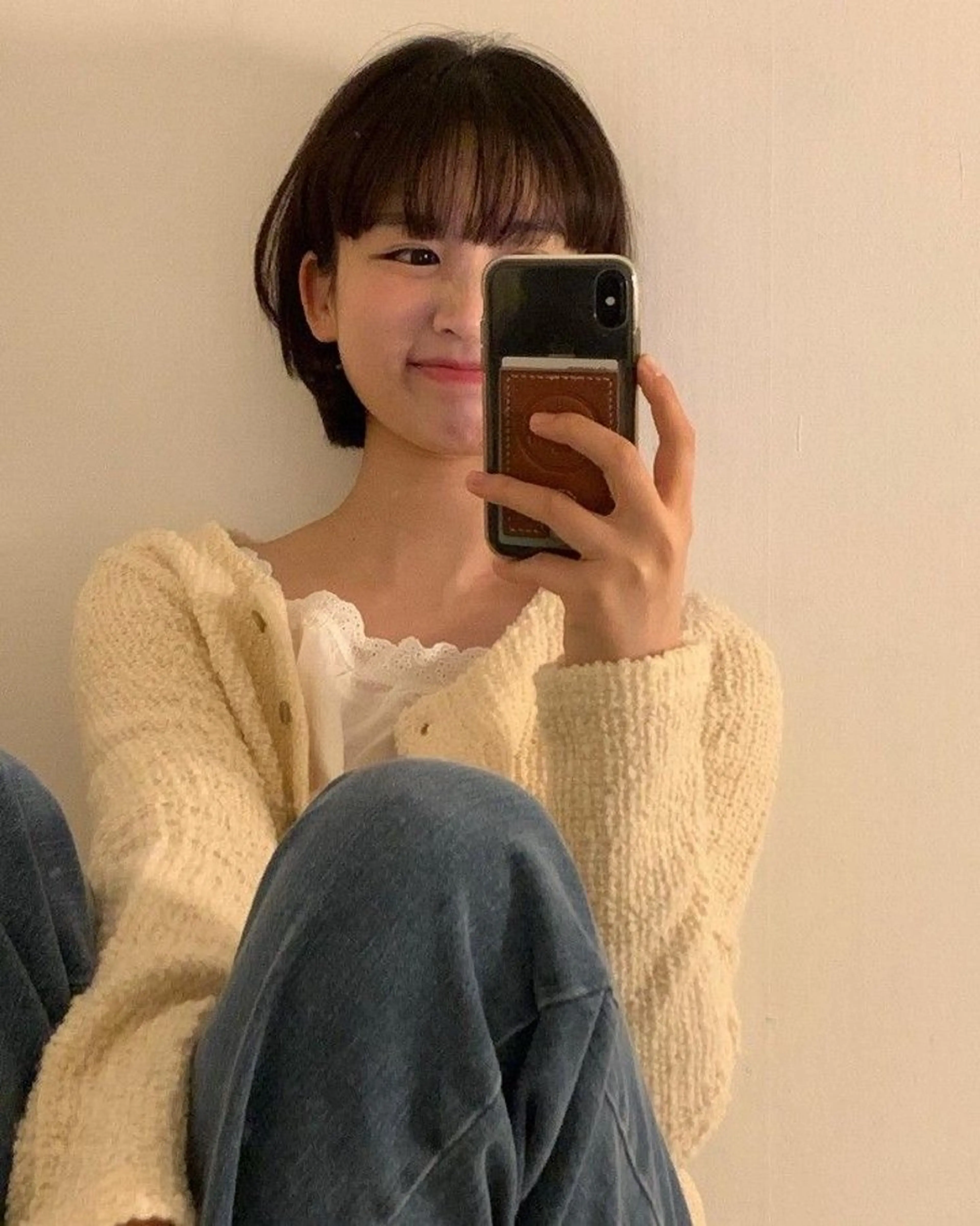 ショート 曲がる縮毛矯正 センターパートのヘアスタイル