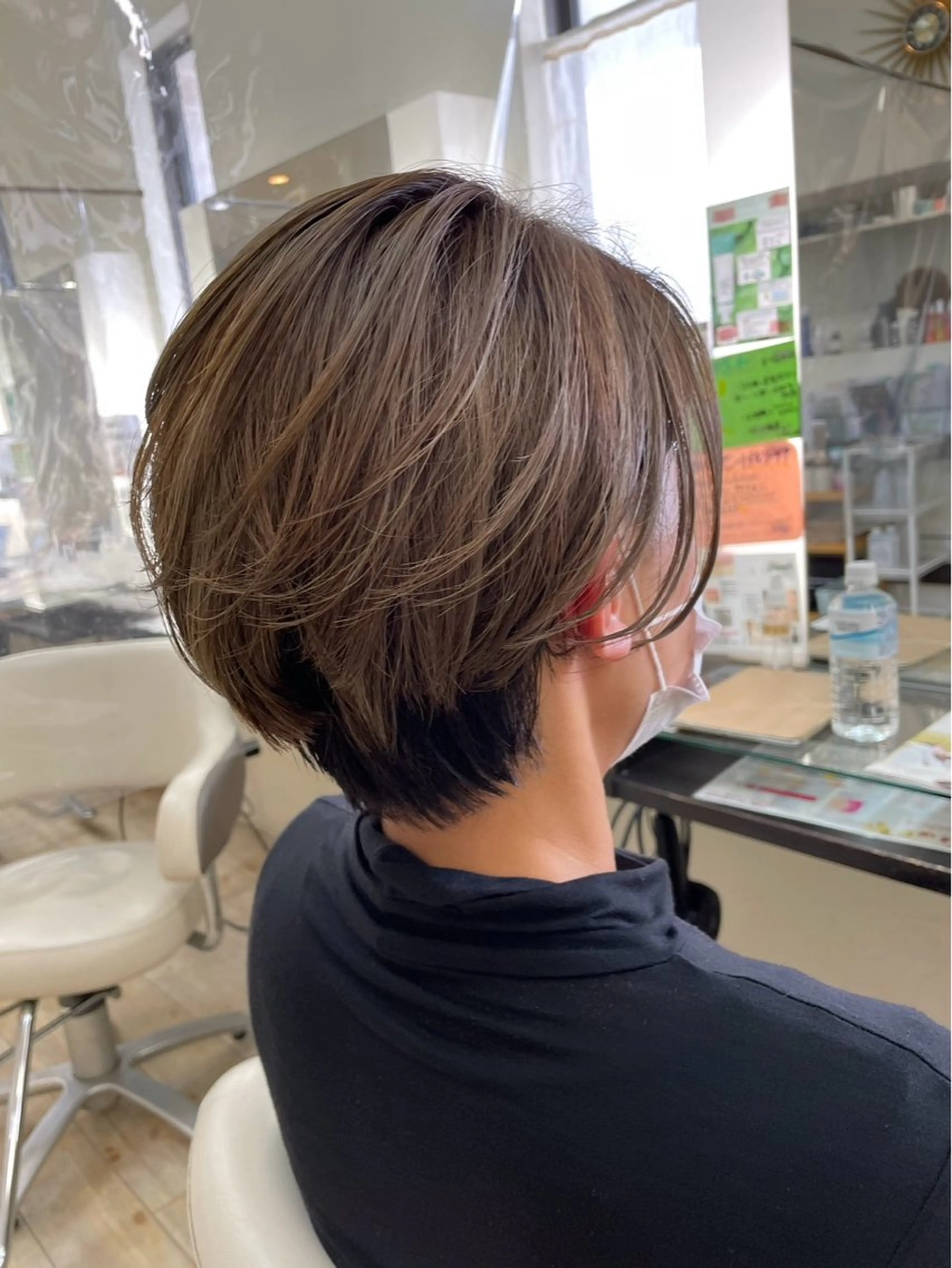ショート カラー 荒島 由佳のヘアスタイル