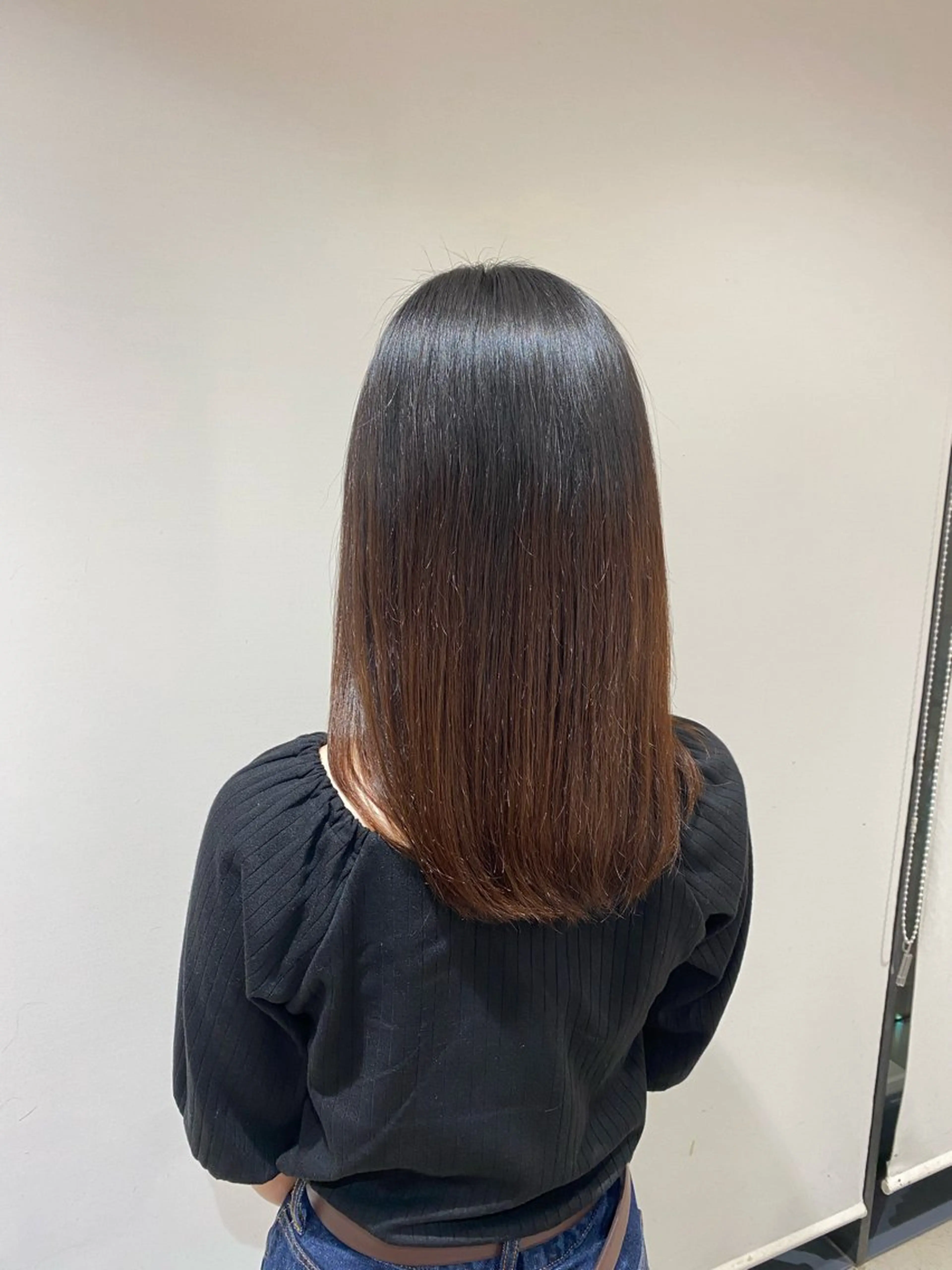 セミロング mei / 艶カラー ミディアム レイヤーのヘアスタイル