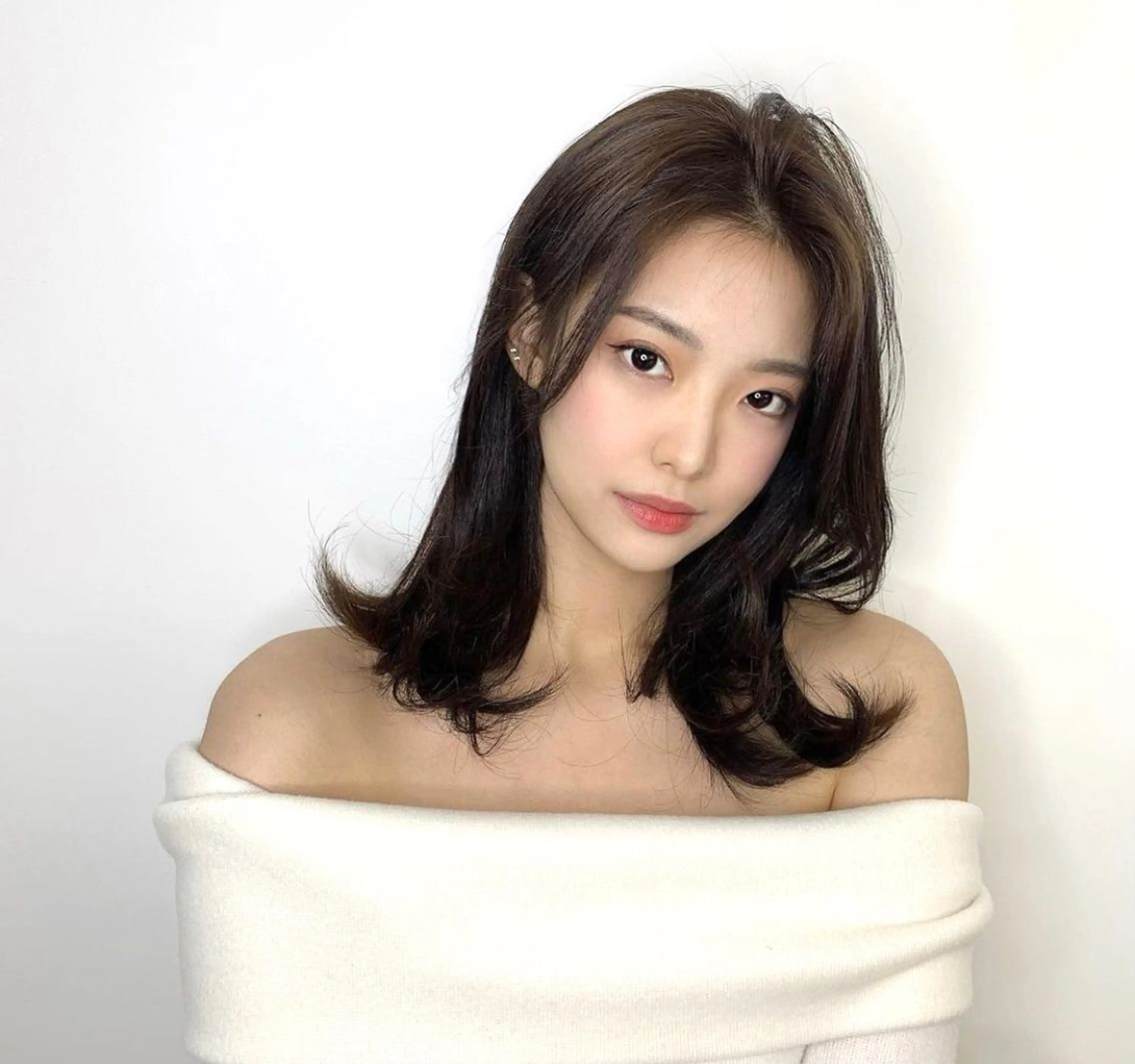 ミディアム カラー ベージュカラー ブリーチ イヤリングカラー 韓国風カラー ブリーチなしカラー カット ヘアカラー トリートメント 鈴木 一貴のヘアスタイル