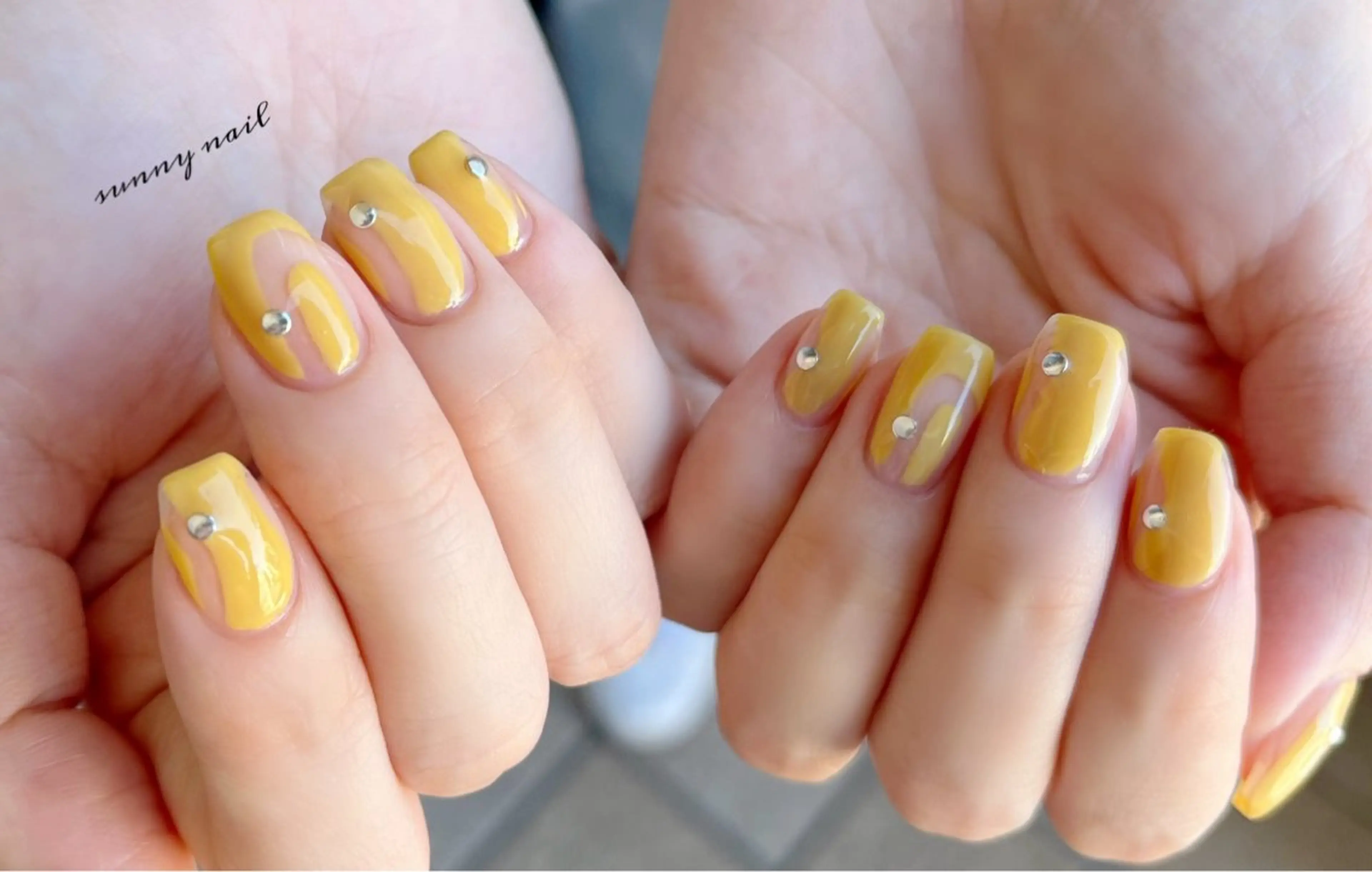 ネイル カジュアル ロングネイル ニュアンスネイル 黄色 sunny nailのネイルデザイン