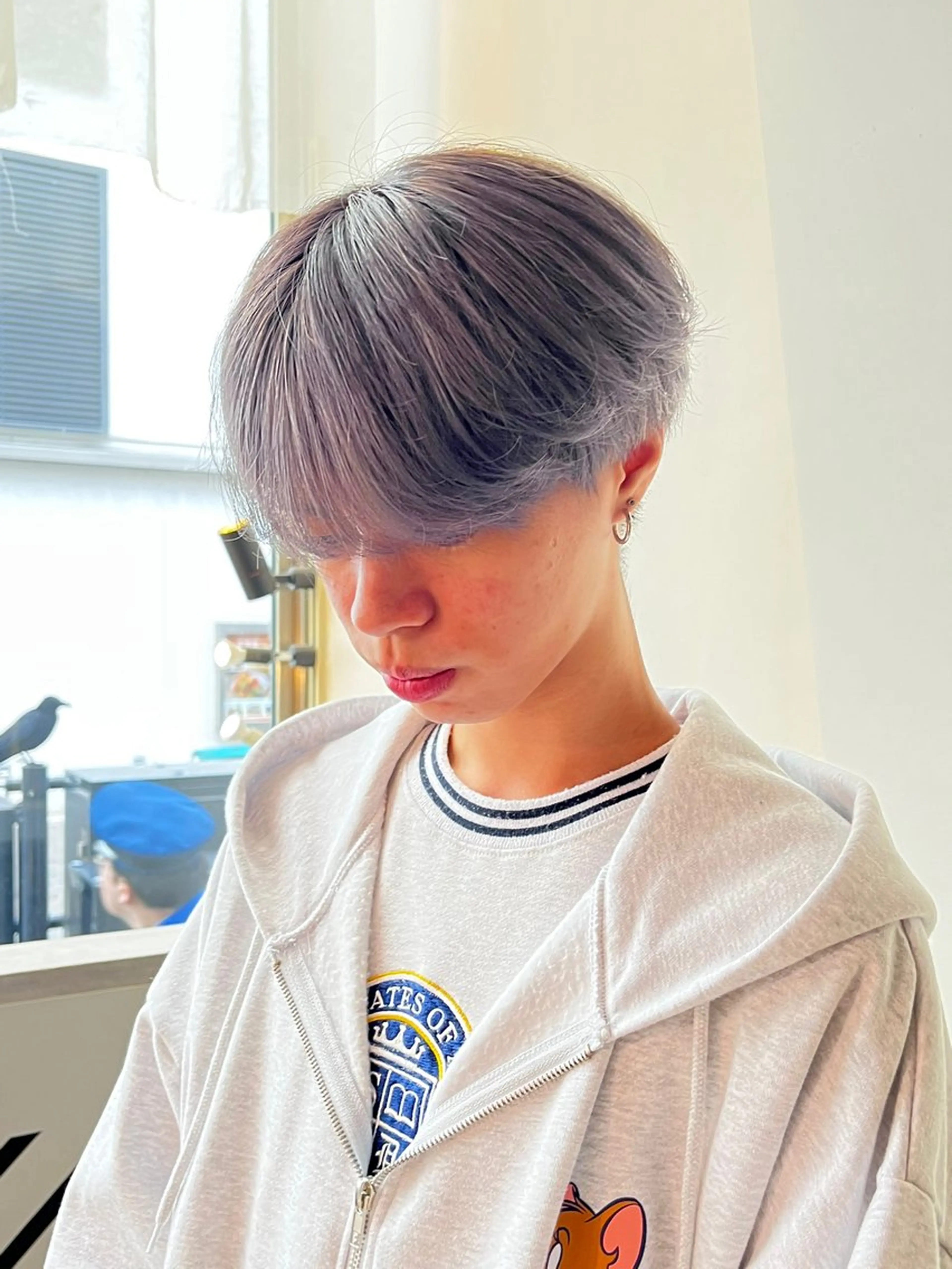 ショート カラー メンズ メンズブリーチ ブリーチ シルバー ヘアカラー 友輝 /札幌美容師のヘアスタイル