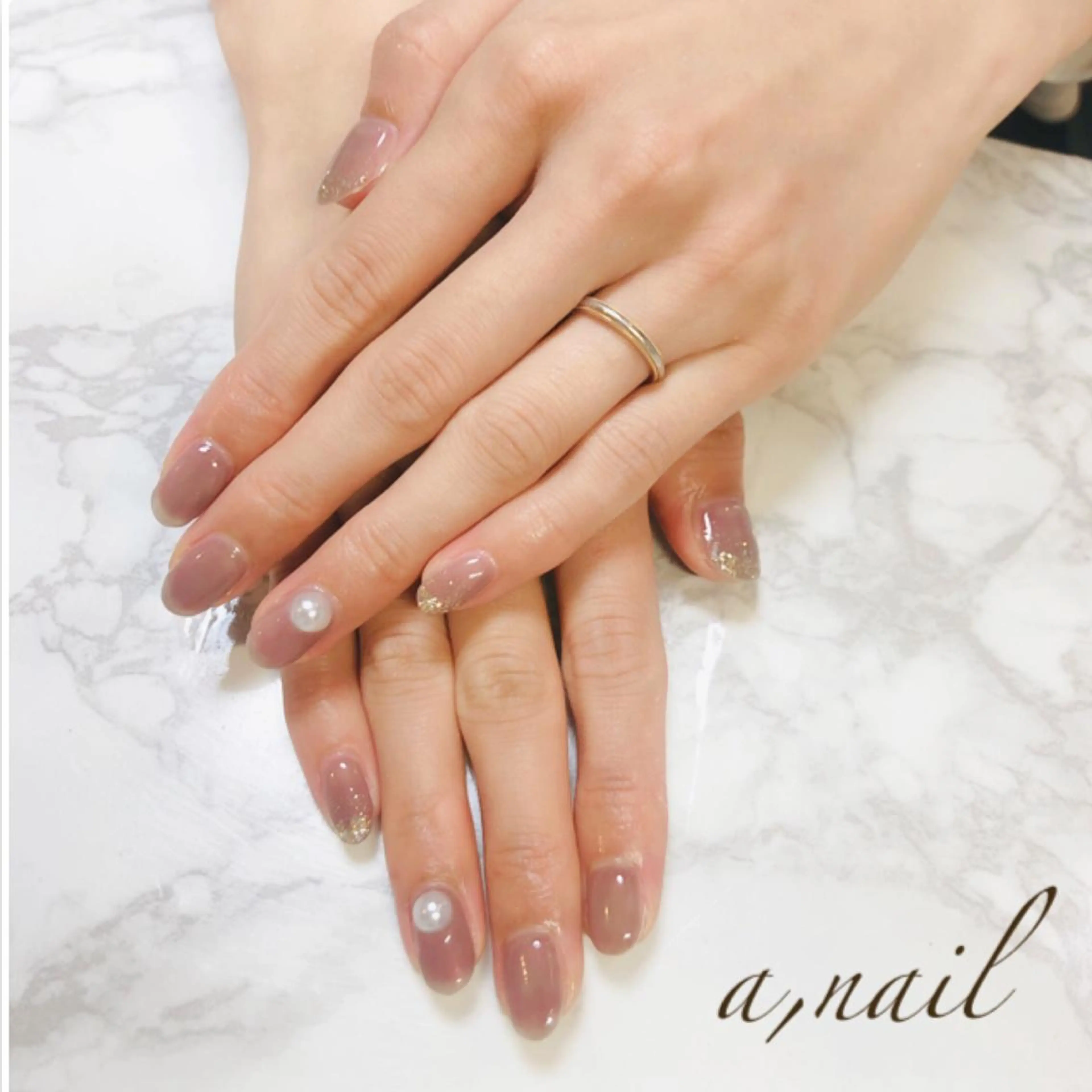 ネイル フットネイル ジェルネイル グラデーション ラメ(グリッター) ラメグラデーション ハンドネイル ネイルサロン エーネイルのネイルデザイン