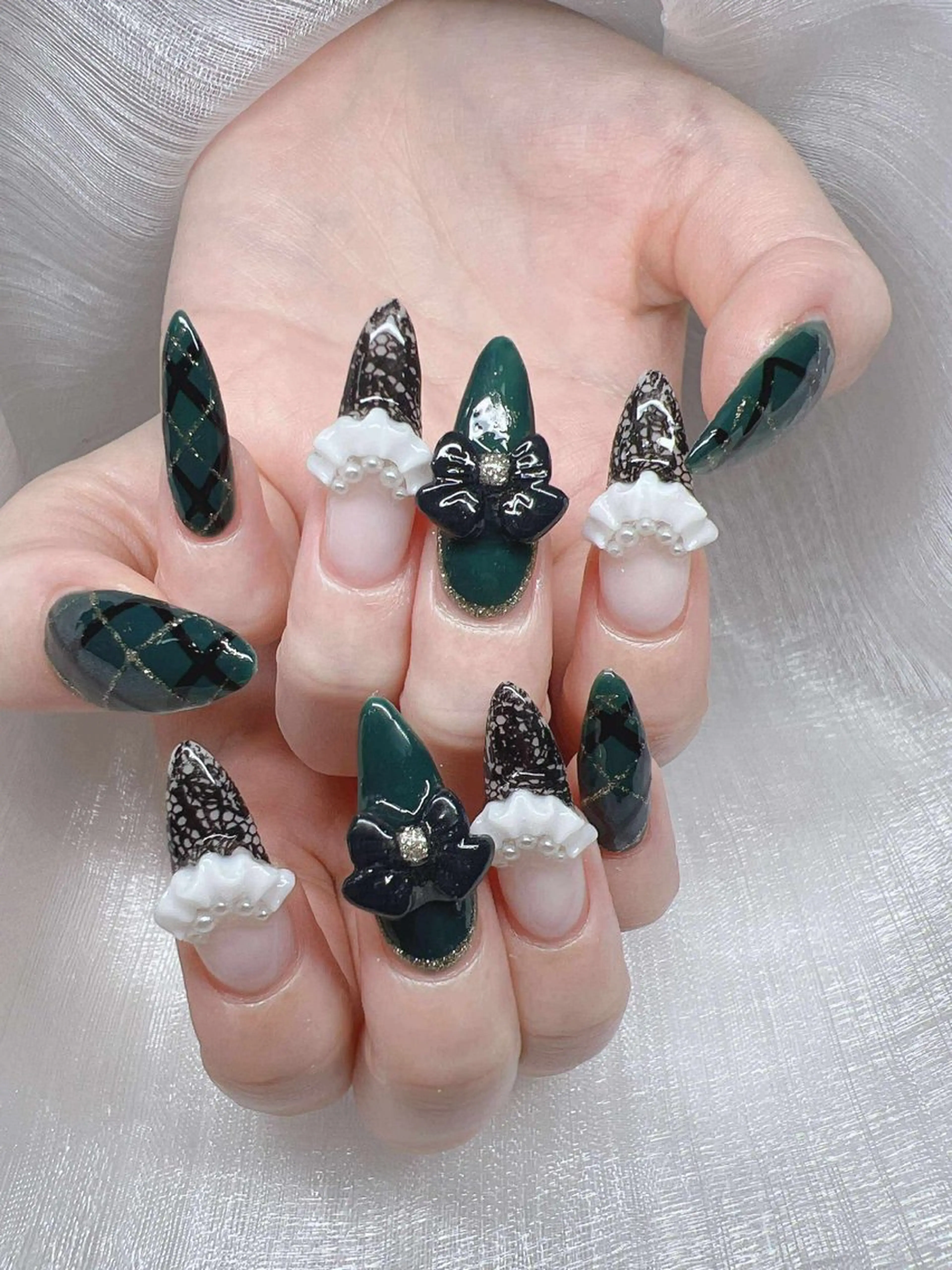 ネイル 長さ出し グラデーション キラキラネイル マグネットネイル ニュアンスネイル ハンドネイル Lee Nailsのネイルデザイン