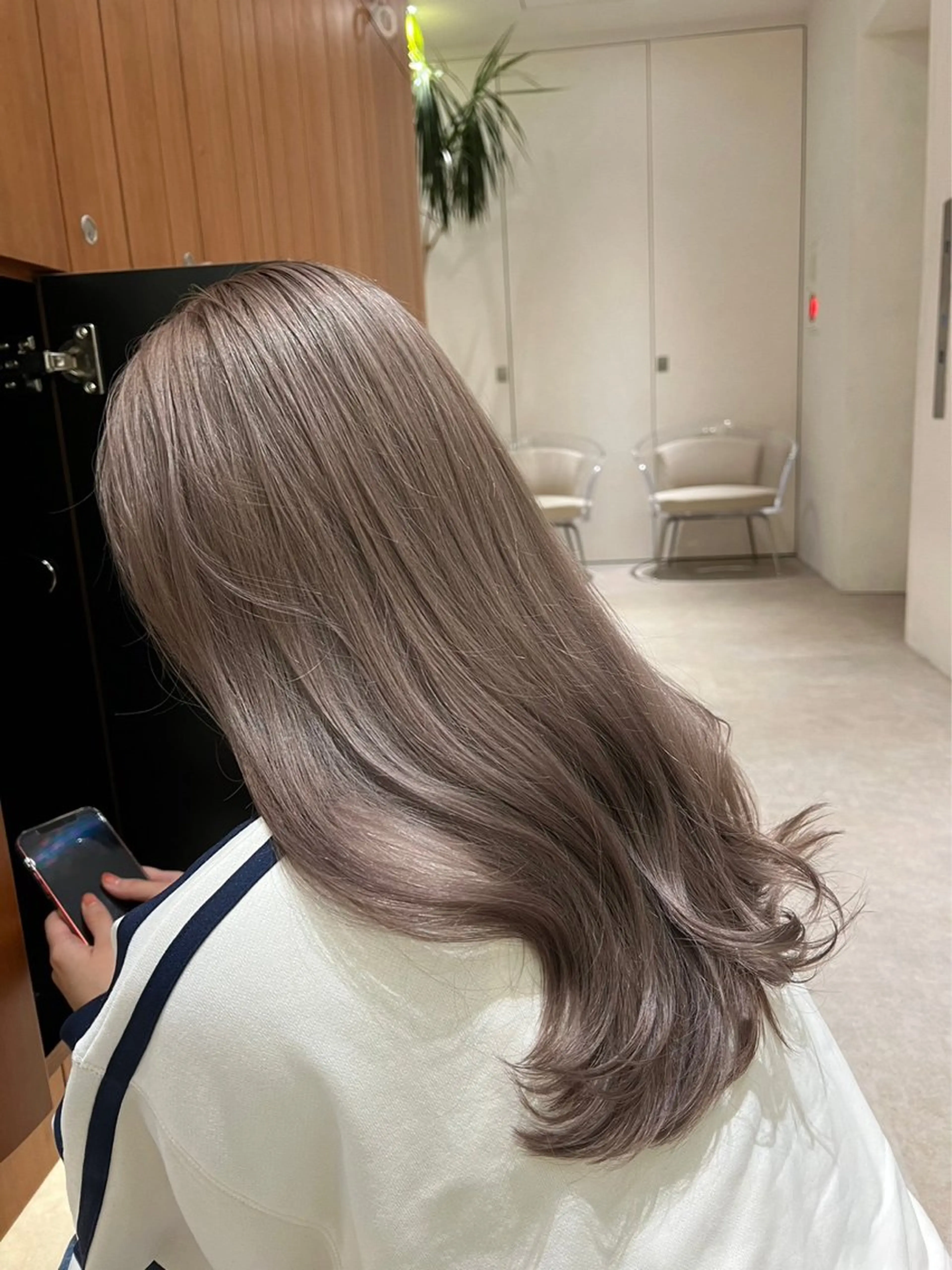 ミディアム カラー ベージュカラー ブリーチ ハイトーンカラー ミルクティーベージュ 渋谷/レイヤーボブ・ 韓国ボブ特化/楓のヘアスタイル