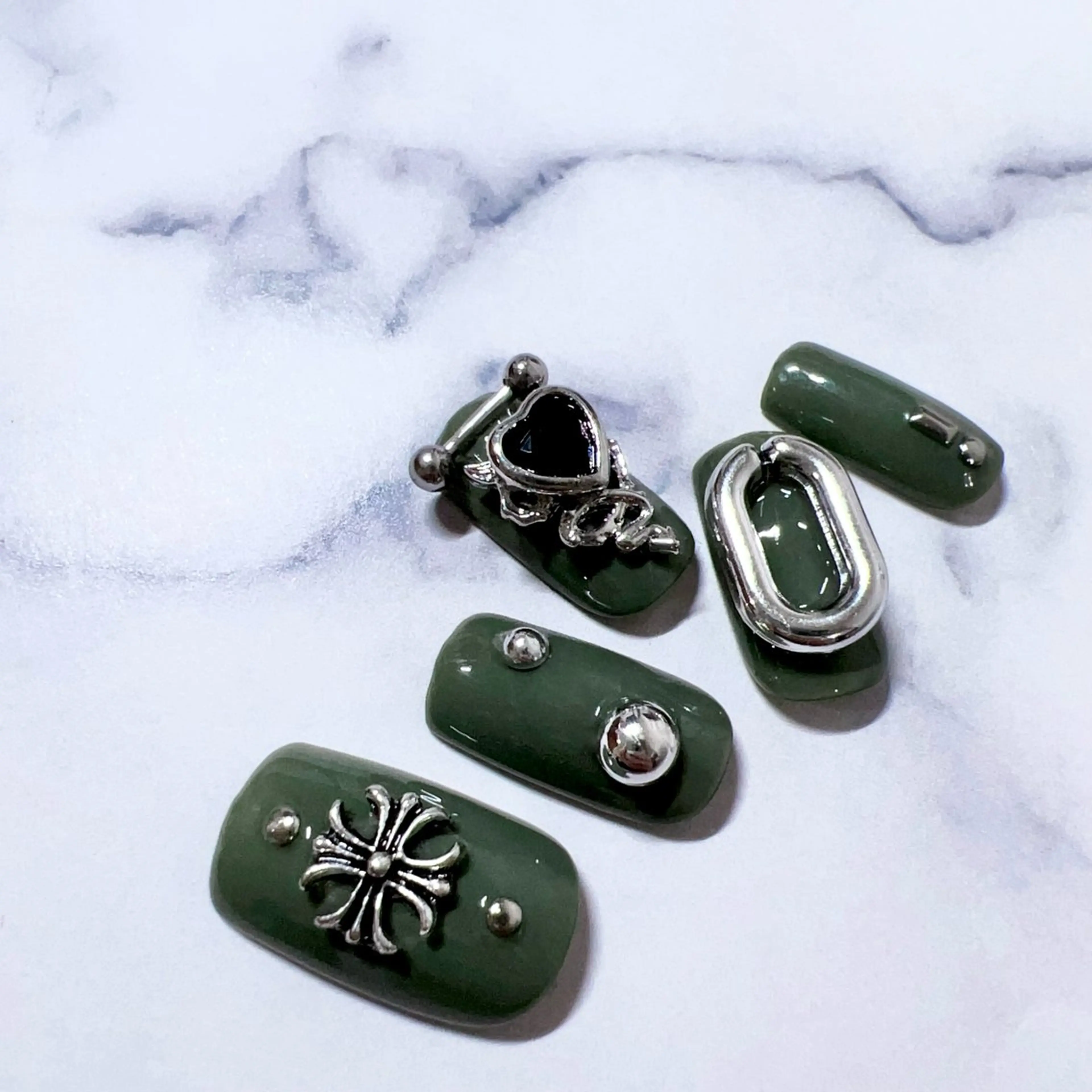 ネイル Nailsalon calme所属・calme ☾ yuukiのネイルデザイン