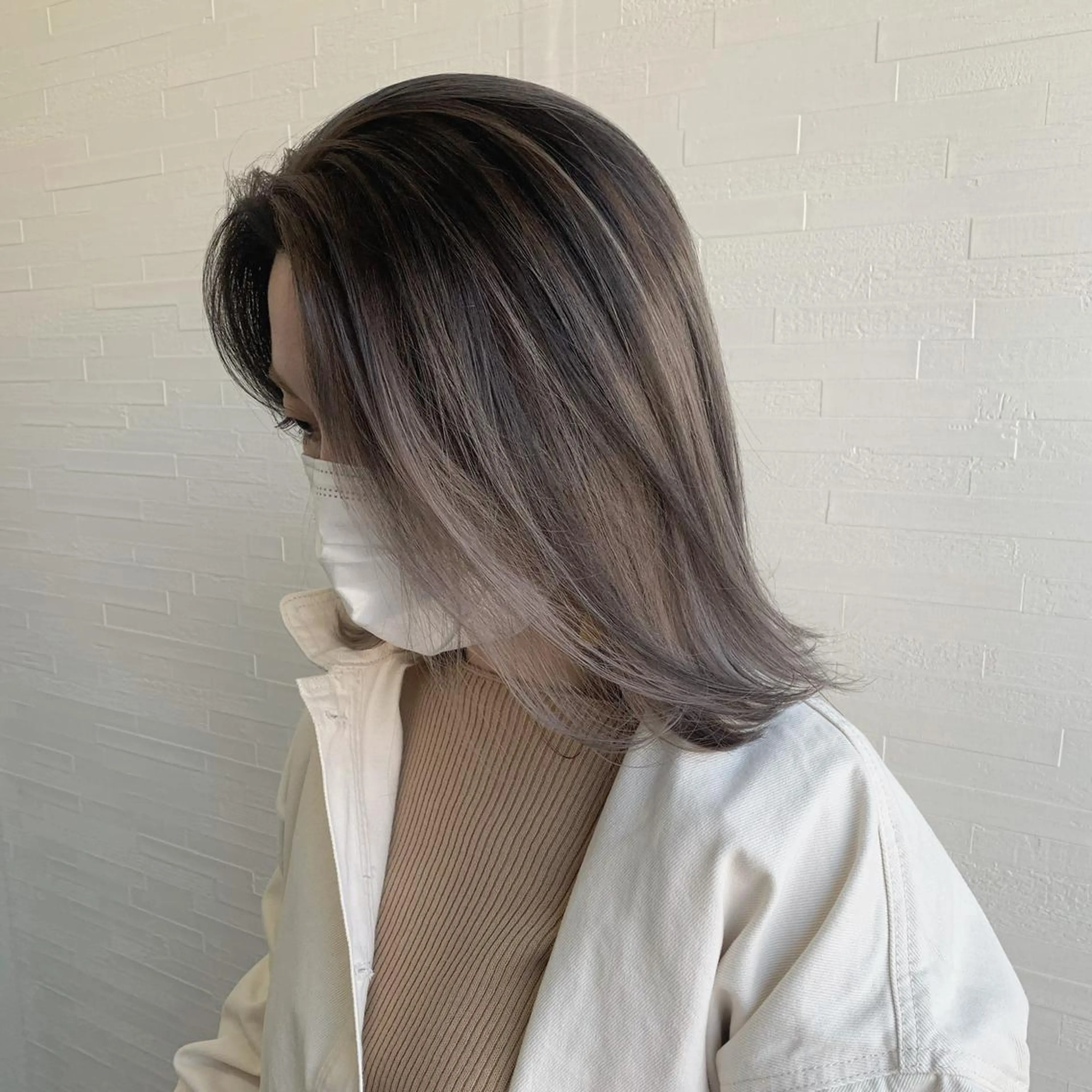 セミロング カラー バレイヤージュ レイヤーカット ヘアカラー 袴田 伊代のヘアスタイル