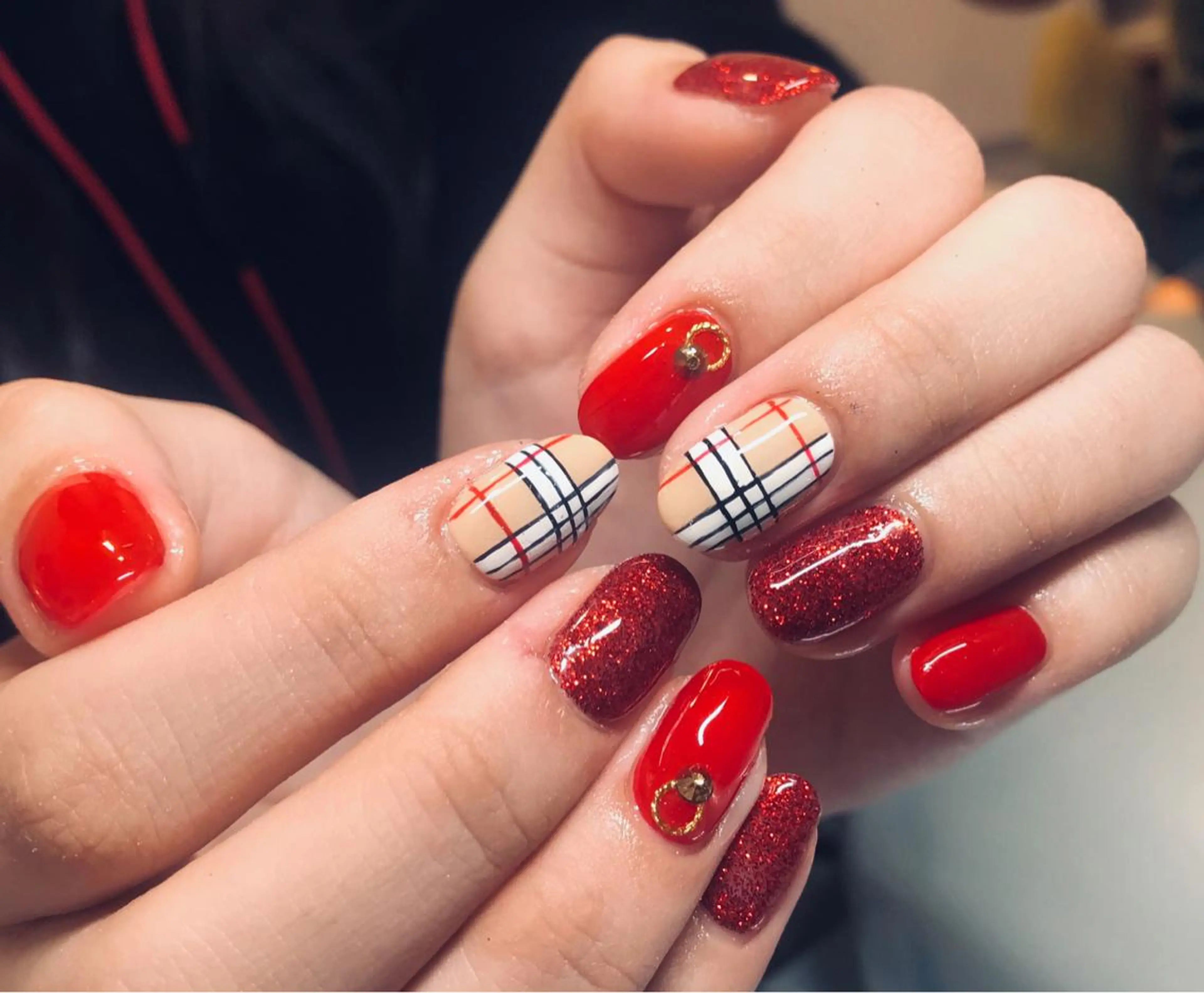 ショート ネイル ラメ(グリッター) 赤色 nail&eye Aoのマツエク・マツパデザイン