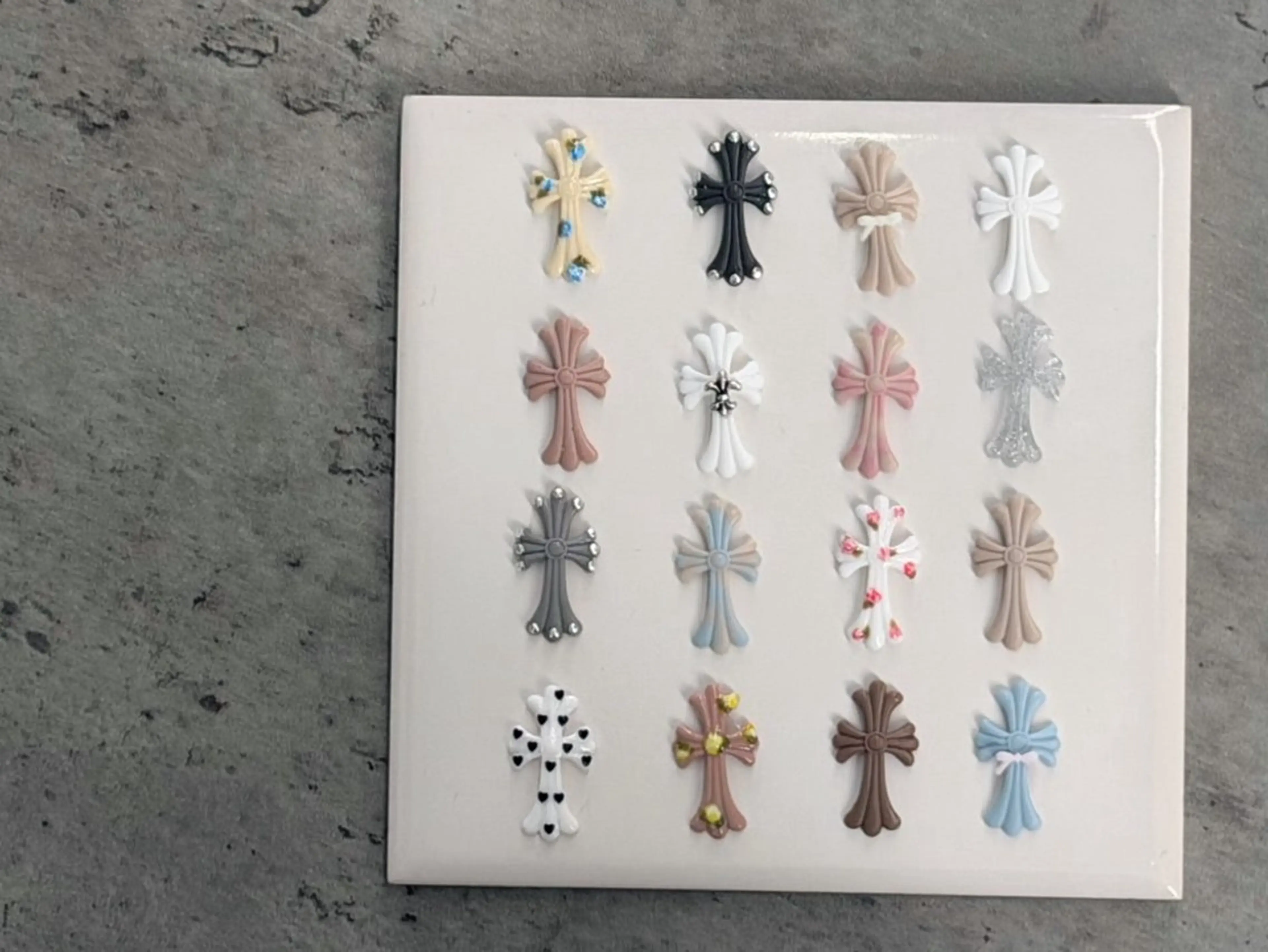 流行りのクロスデザイン✝️✨クロムネイル⛓️( パーツ2個込み )の写真