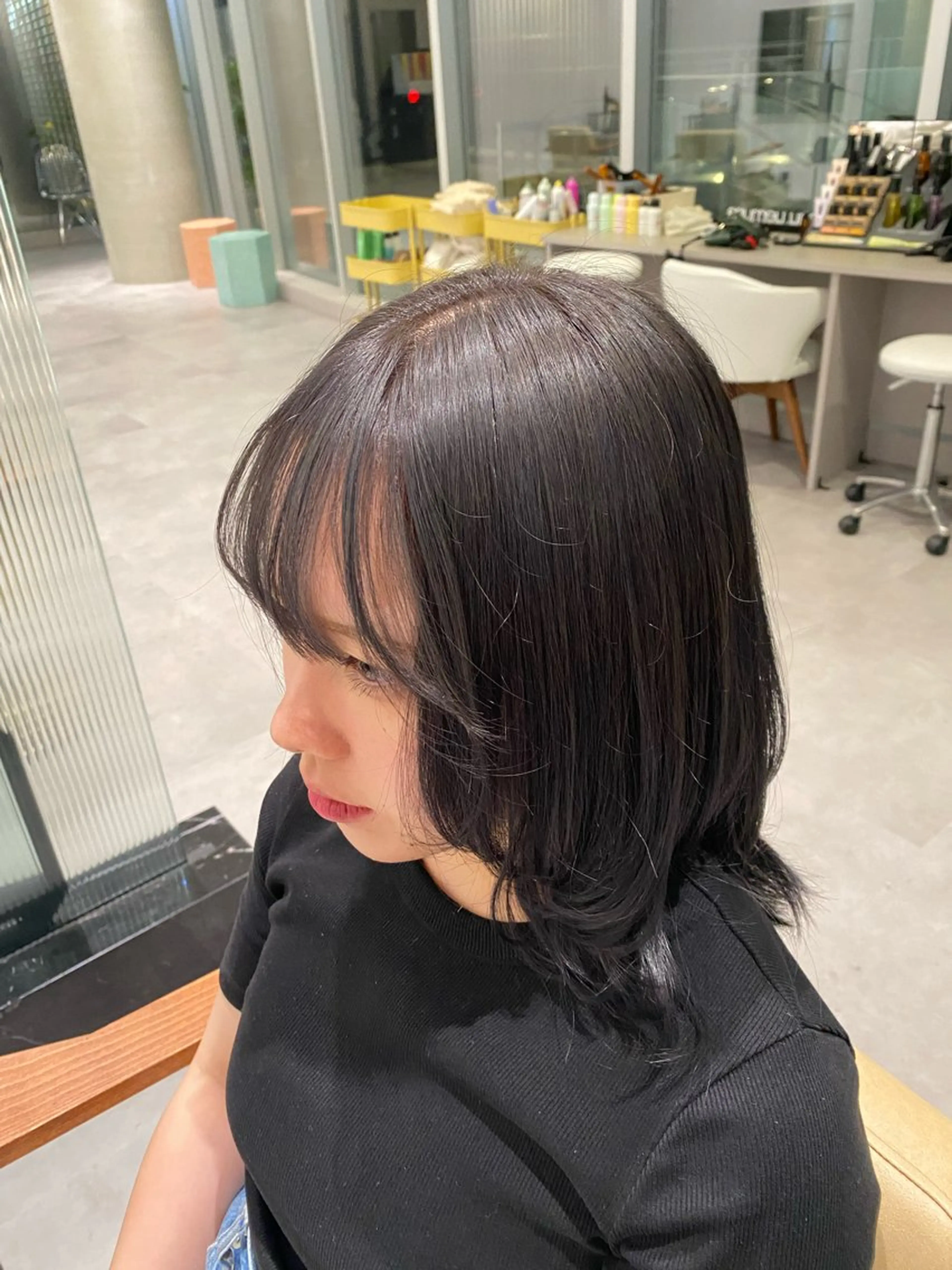 セミロング カラー 透明感カラー MINENO🌼 パーマ⚡️ブリーチのヘアスタイル