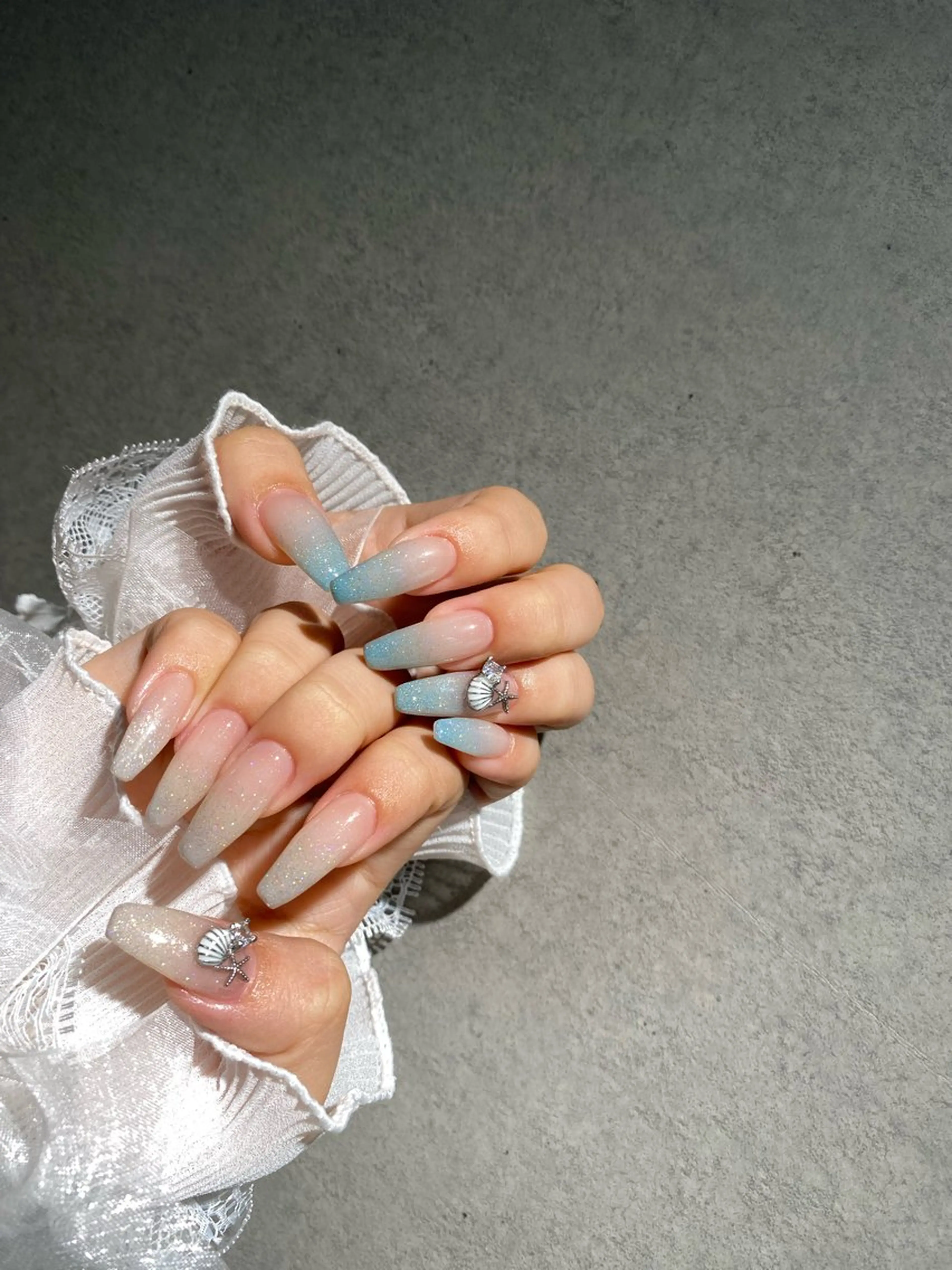 ネイル I-nailロング /ワンホン/キラキラのネイルデザイン