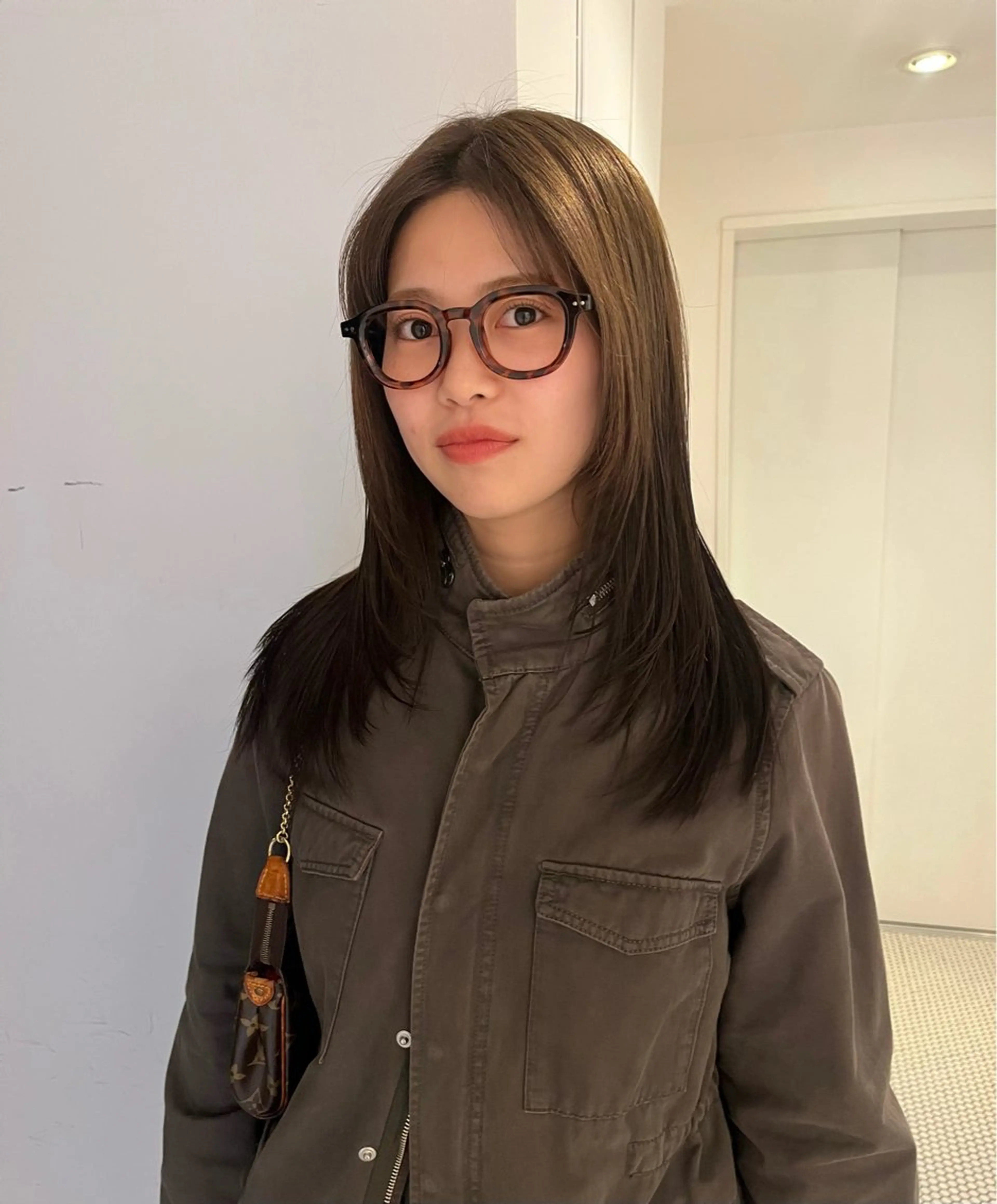 セミロング ヘアカラー あやか/ベージュ /透け感カラーのヘアスタイル