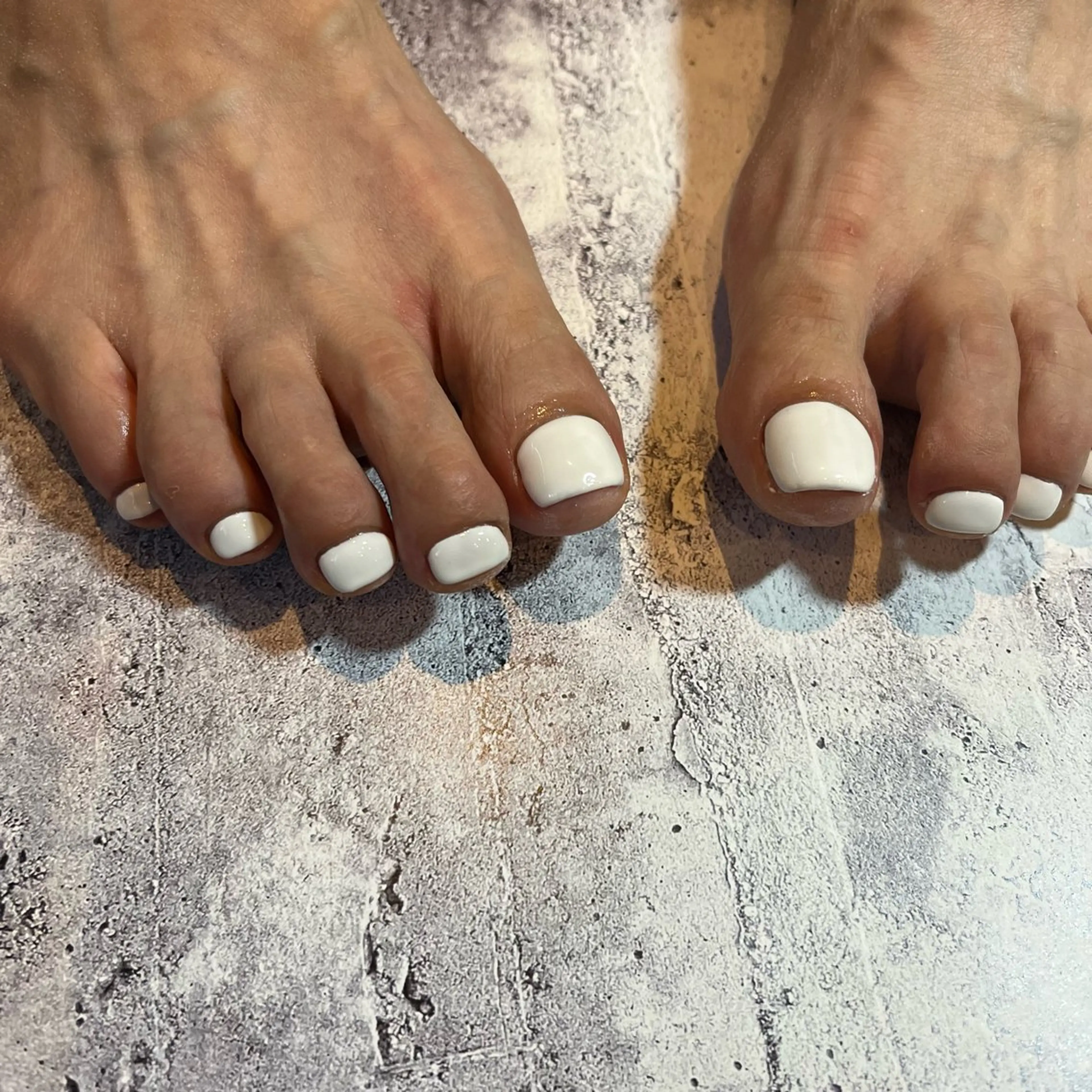 ネイル フットネイル ワンカラーネイル ホワイト mingo .のネイルデザイン