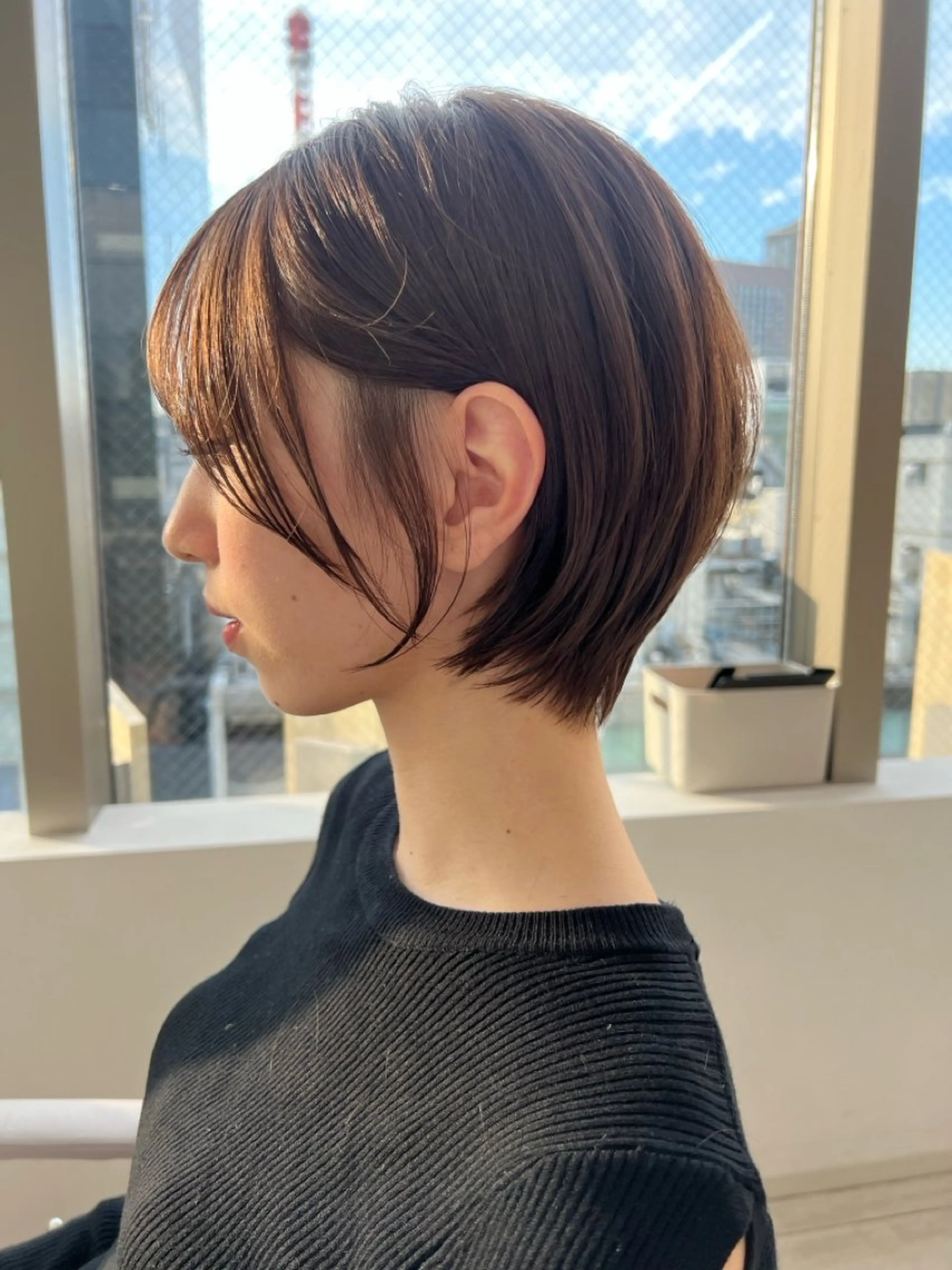 ショート レイヤーカット/ 顔まわり/アオイのヘアスタイル