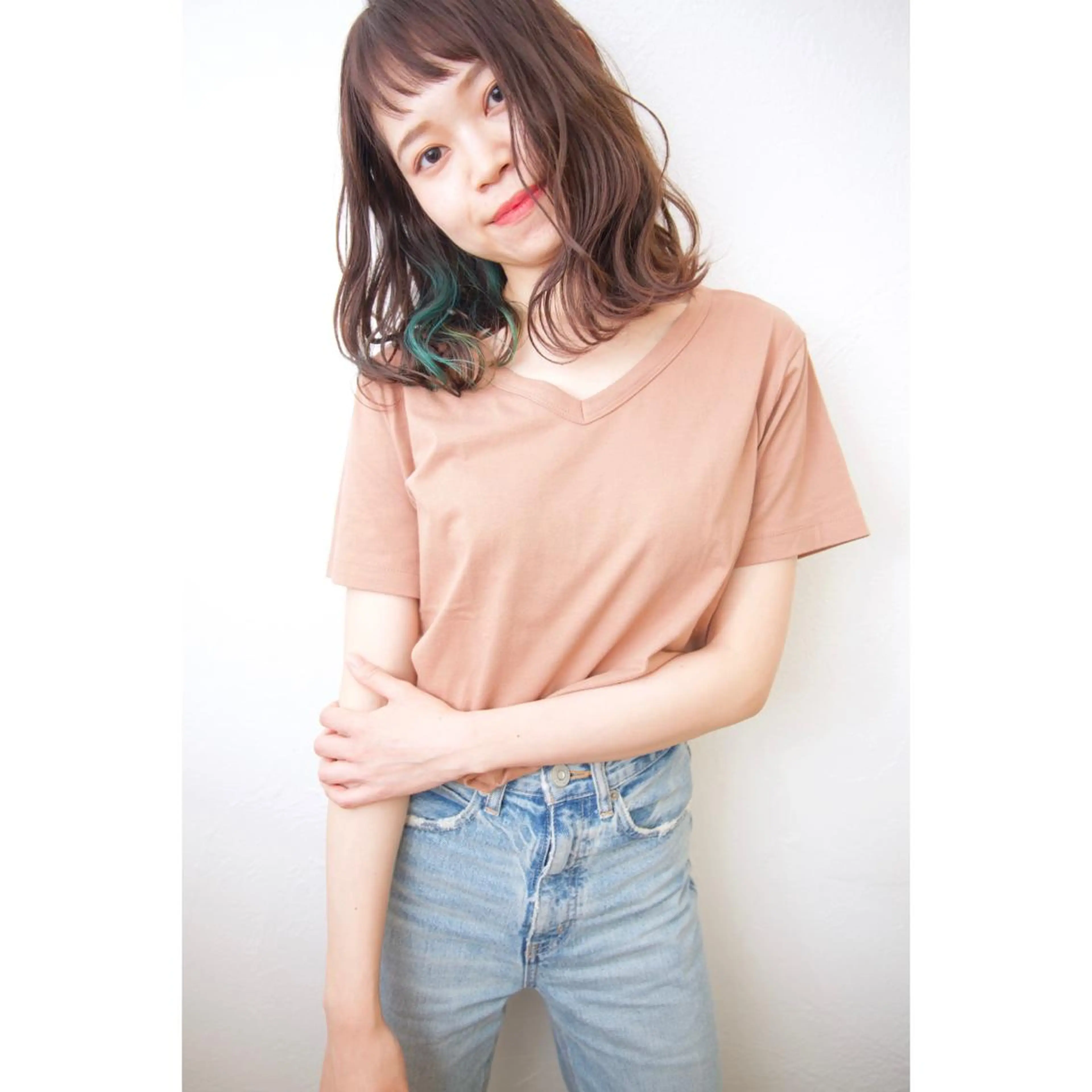 ミディアム カラー fio マナミのヘアスタイル