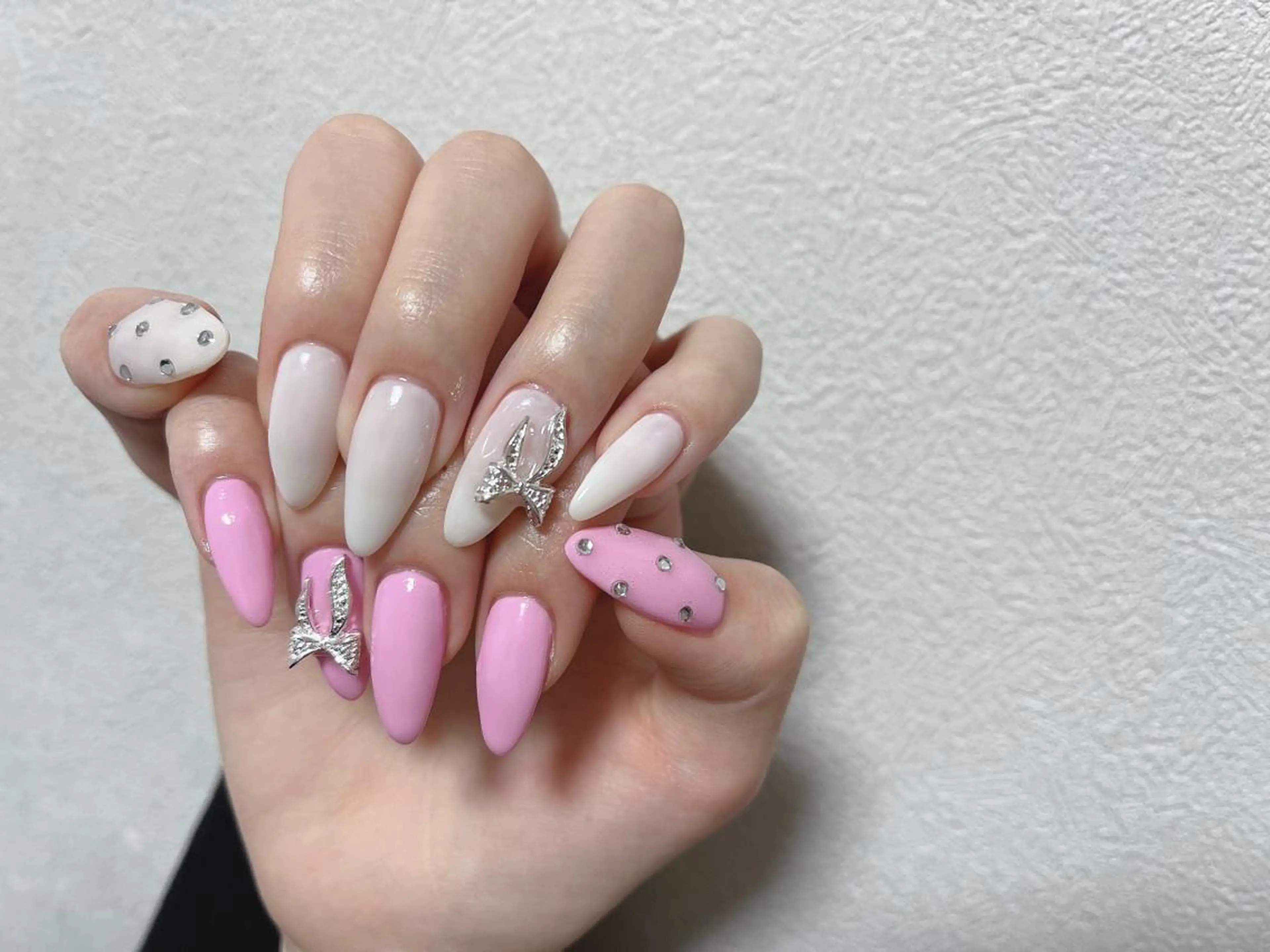 ネイル ワンカラーネイル リボン ストーンネイル ハンドネイル ハンドケア Air's nailのネイルデザイン