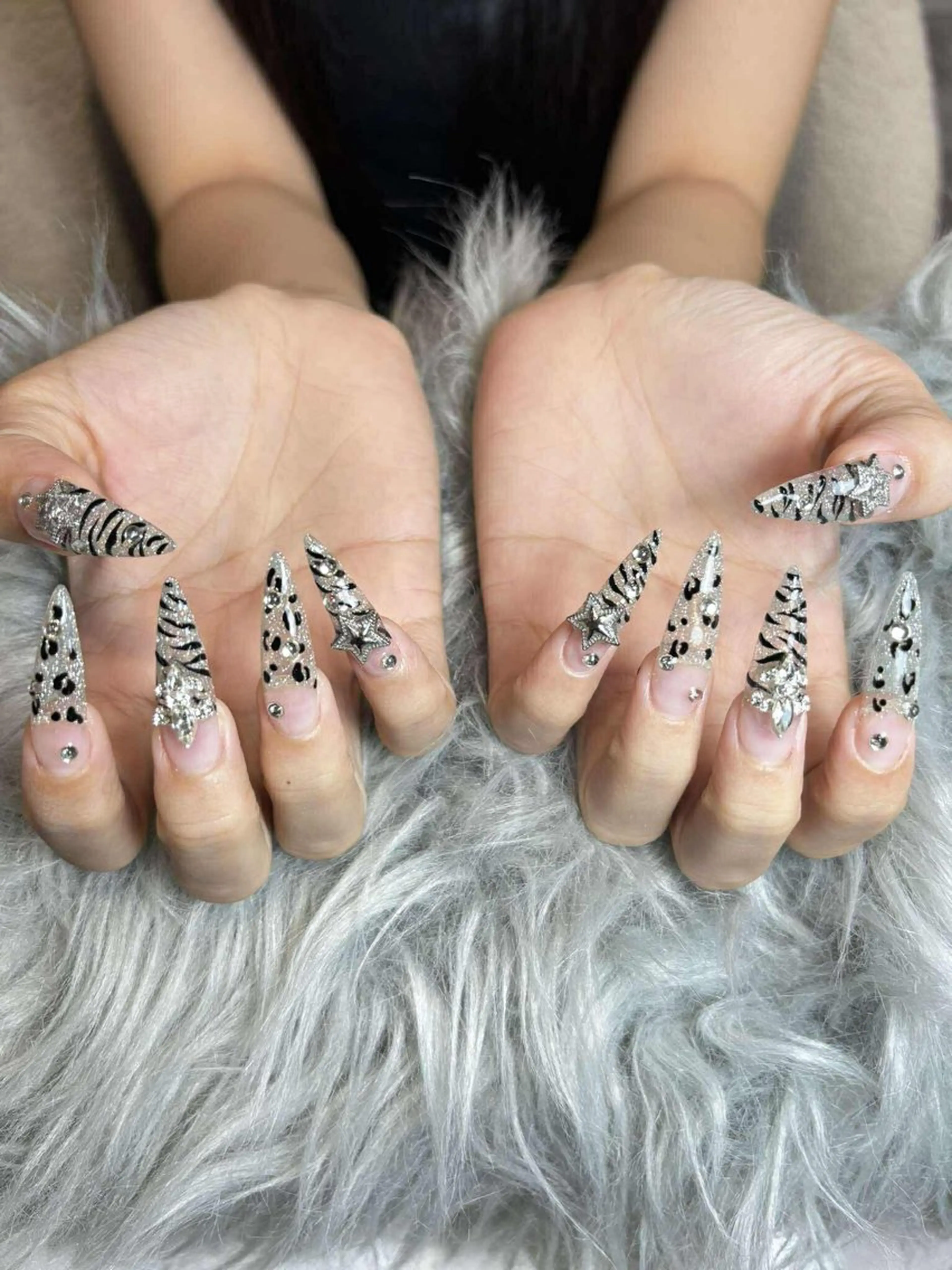 ネイル ボルドー ブラウン チークネイル ドット フットネイル Julli NailStudioのネイルデザイン