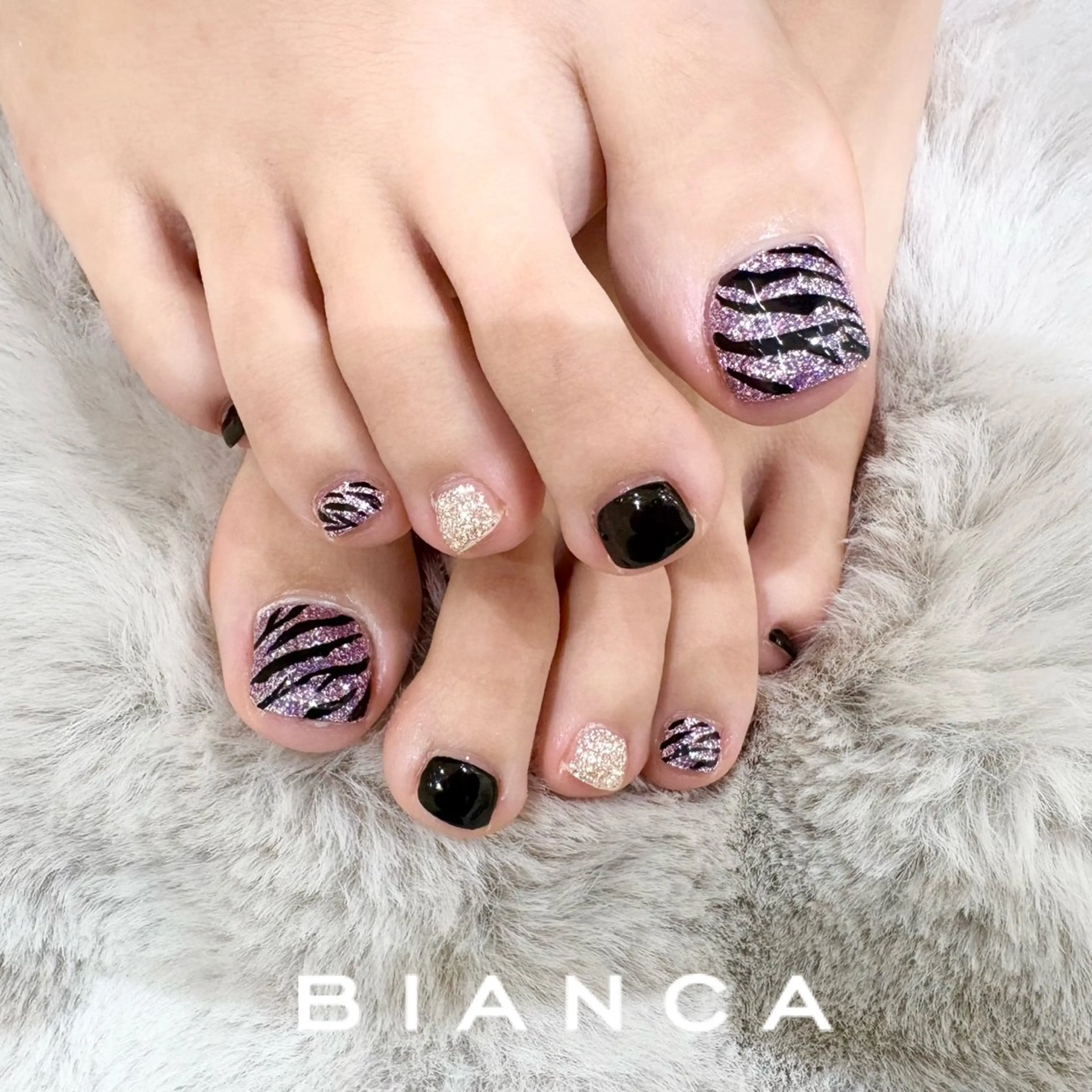 ネイル アニマル柄 フラッシュネイル キラキラネイル ハンドネイル Bianca川口店 HIYAMA🍭のネイルデザイン