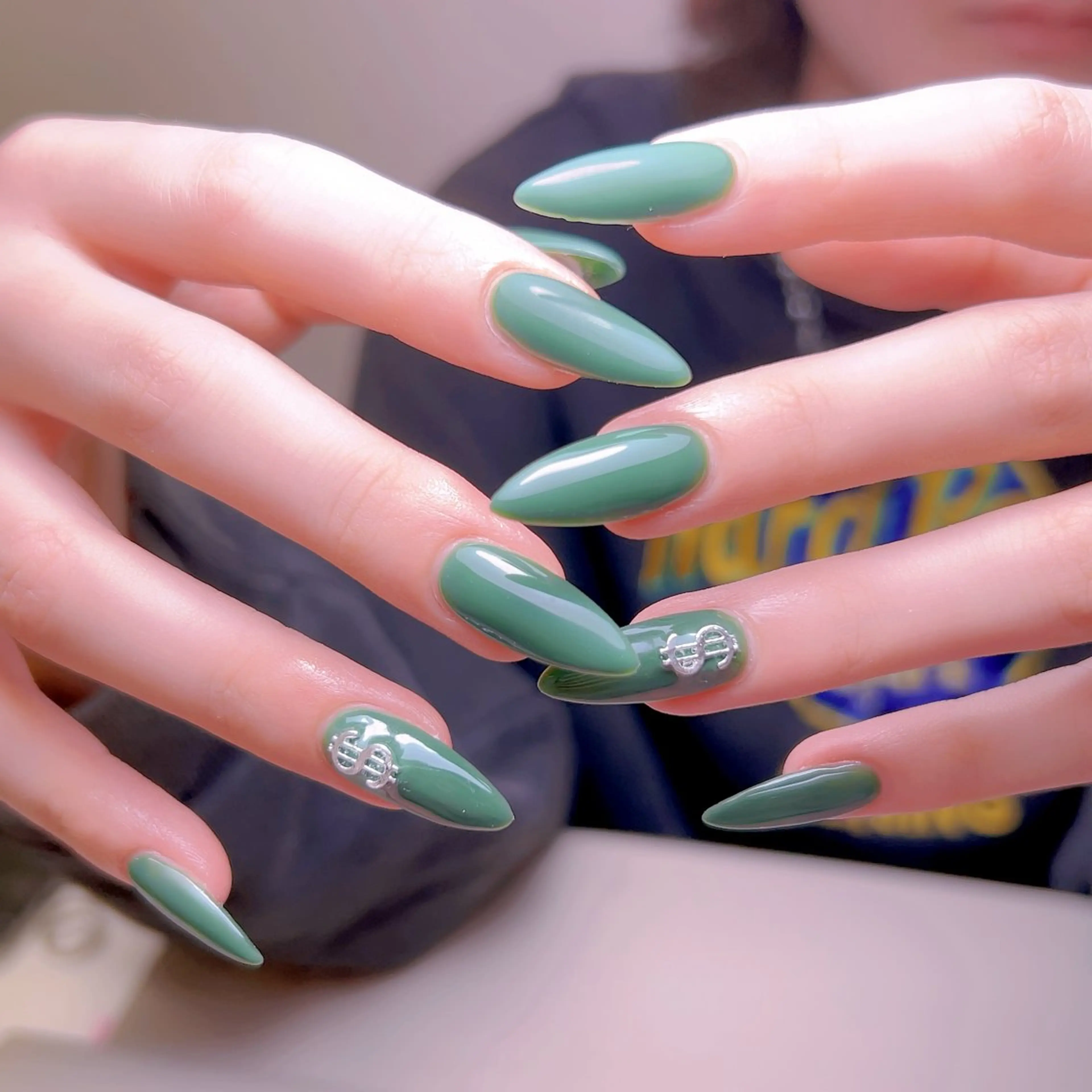 ネイル フレンチネイル ジェルネイル グラデーション 韓国ネイル マグネットネイル ハンドネイル 【長さ出し】 IRIS NAILのネイルデザイン