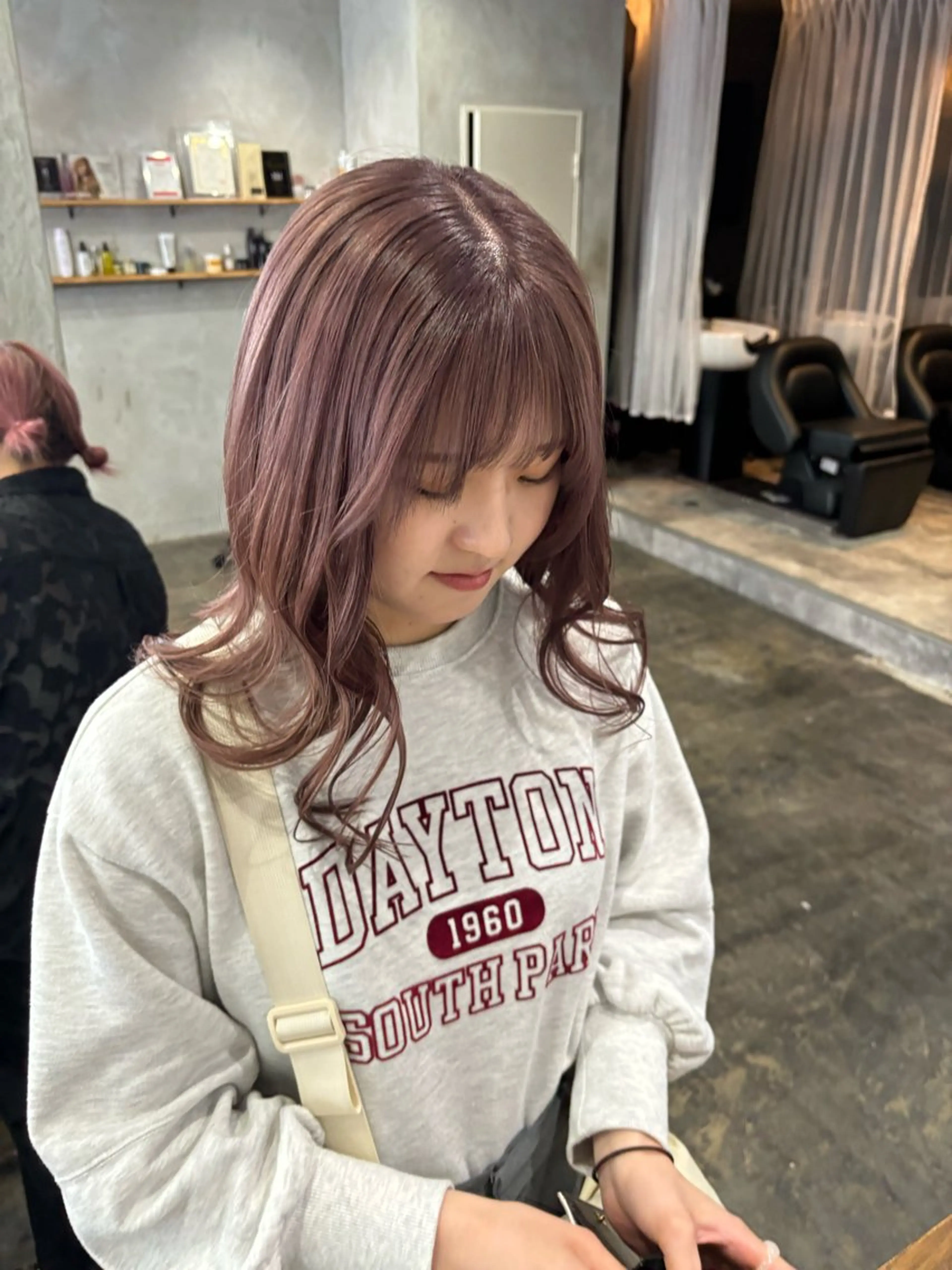 カラー ベージュカラー ブリーチ ピンクカラー ピンクベージュ MaisonHALU 松浦光咲のヘアスタイル