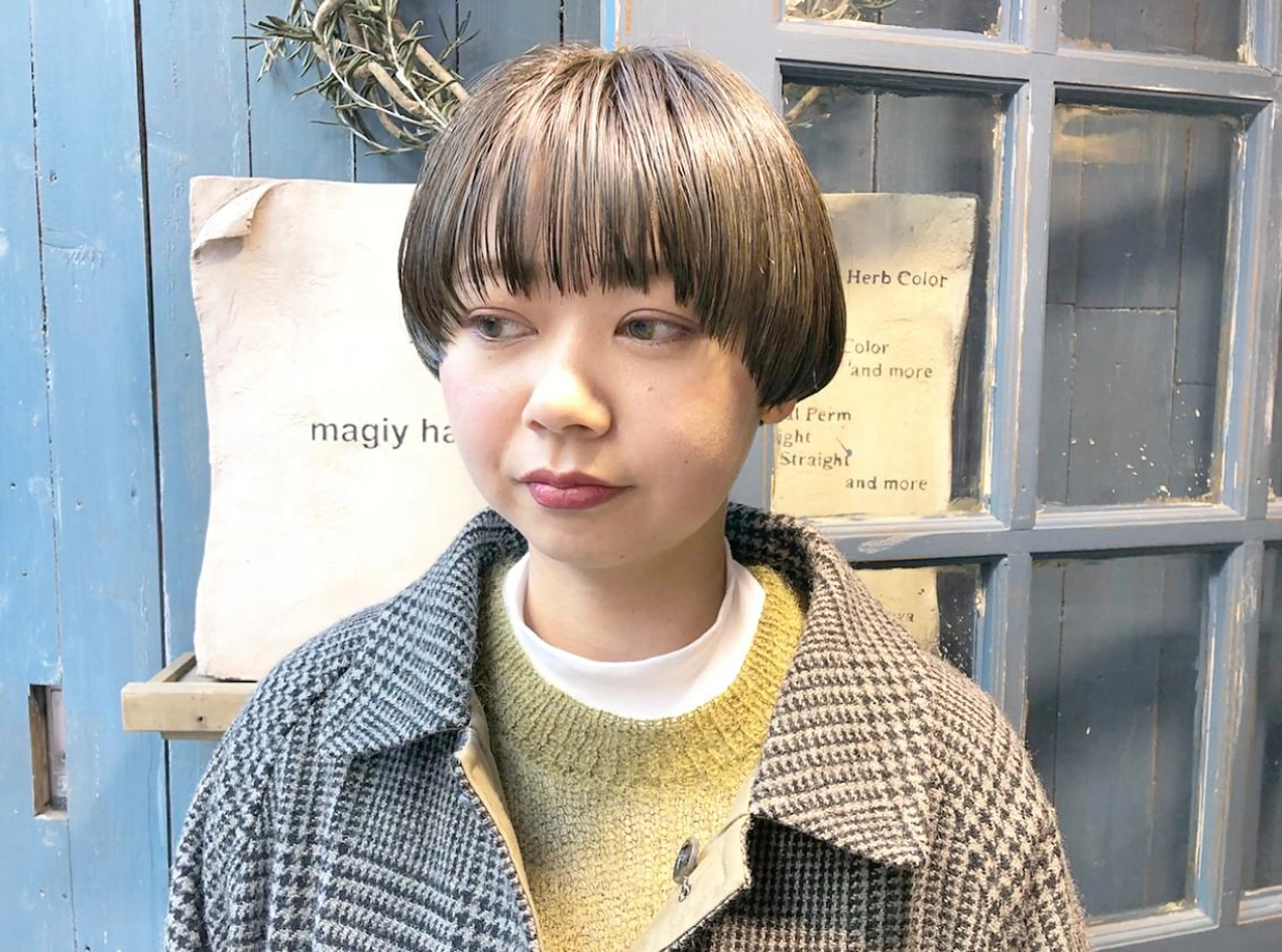 ショート カラー ブリーチ、パーマ 西部笑のヘアスタイル