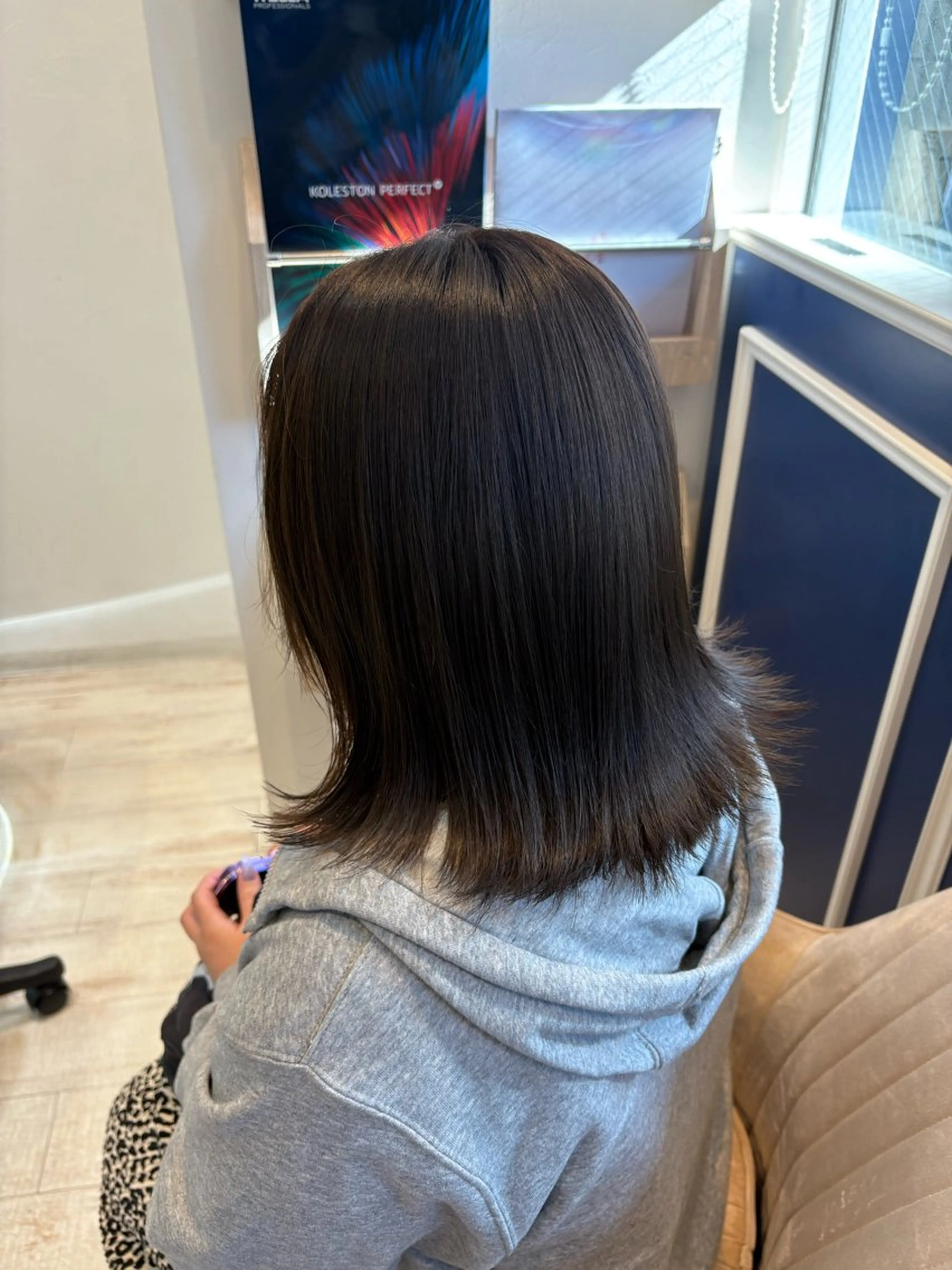 ミディアム アッシュ アッシュグレー アッシュグレージュ カット ヘアカラー 大槻 ハルカのヘアスタイル