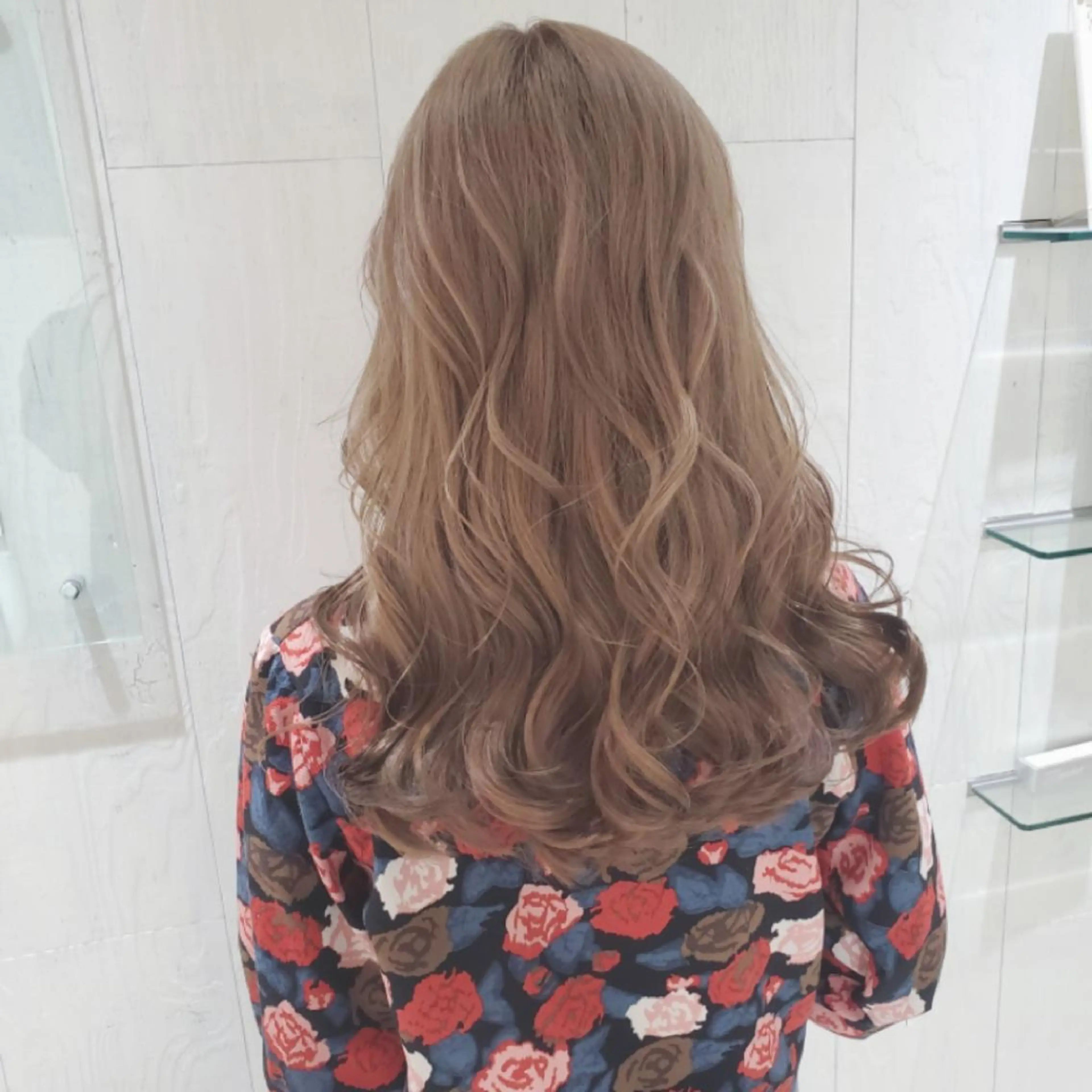 セミロング カラー 切りっぱなしボブ アディクシーカラー バレイヤージュ ミストバング ベージュカラー ヘアカラー トリートメント レイヤーカット/ ウルフカット/大橋 のヘアスタイル