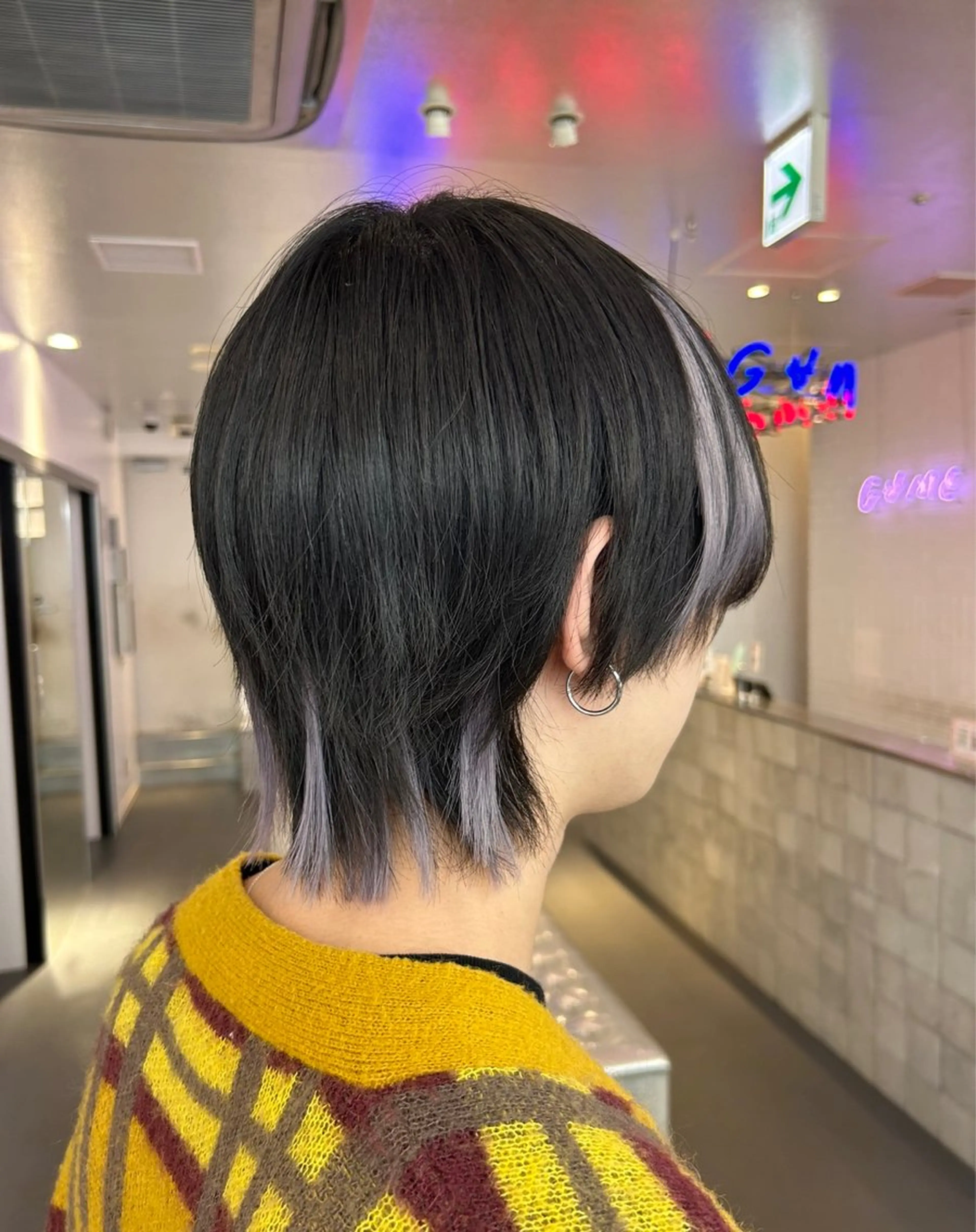 メンズ メンズブリーチ センターパート フェードカット メンズハイトーン メンズインナーカラー ヘアカラー MiRI💜地毛級 エクステ✖似合わせ技のヘアスタイル