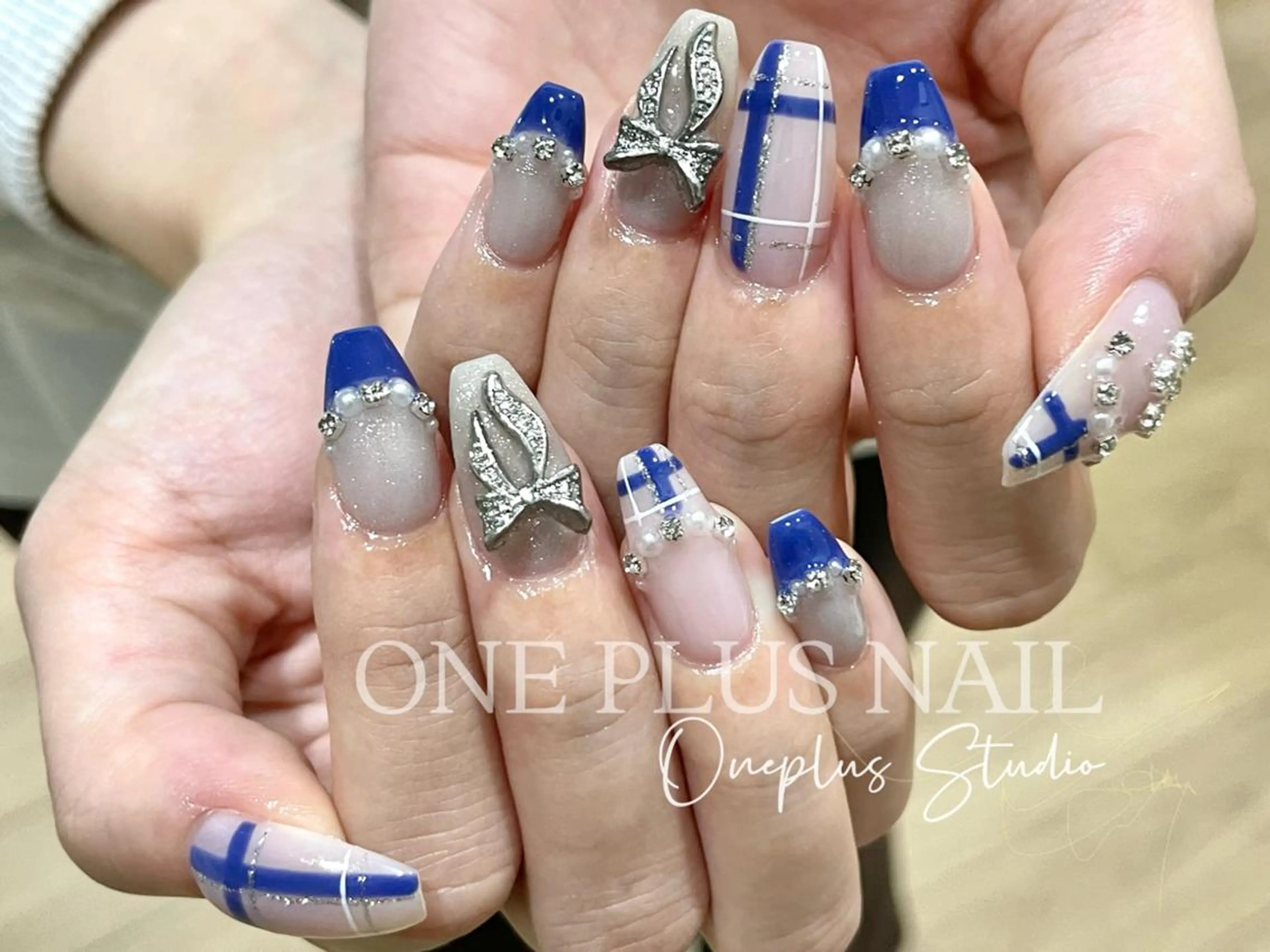 ネイル ジェルネイル キラキラネイル 韓国ネイル ラメ(グリッター) マグネットネイル One plus StudioNailのネイルデザイン
