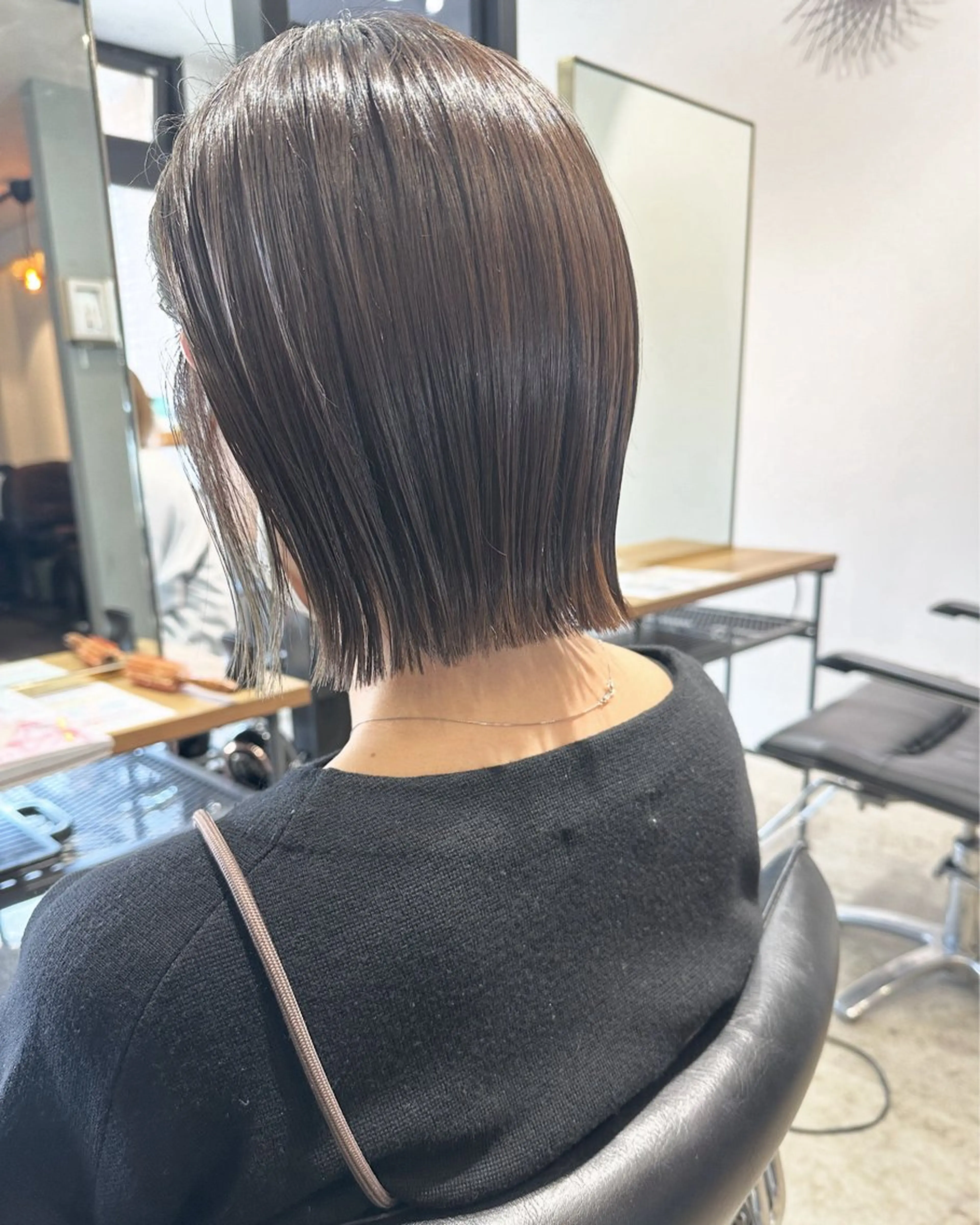 ミディアム カット ヘアカラー トリートメント YURIK Aのヘアスタイル