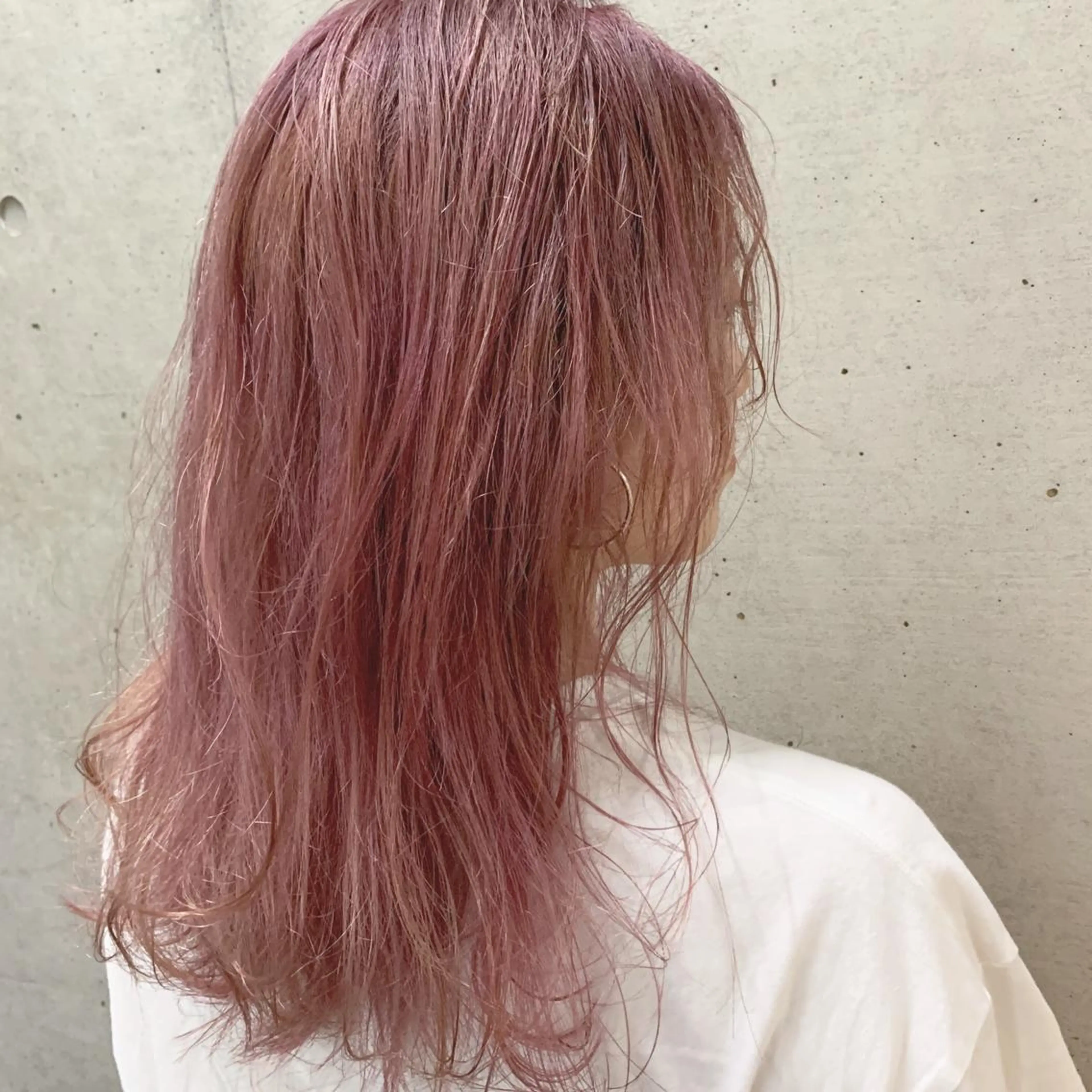 セミロング カラー ハイトーンカラー ピンクカラー EMANON天神所属・Hitomi Ezakiのヘアスタイル