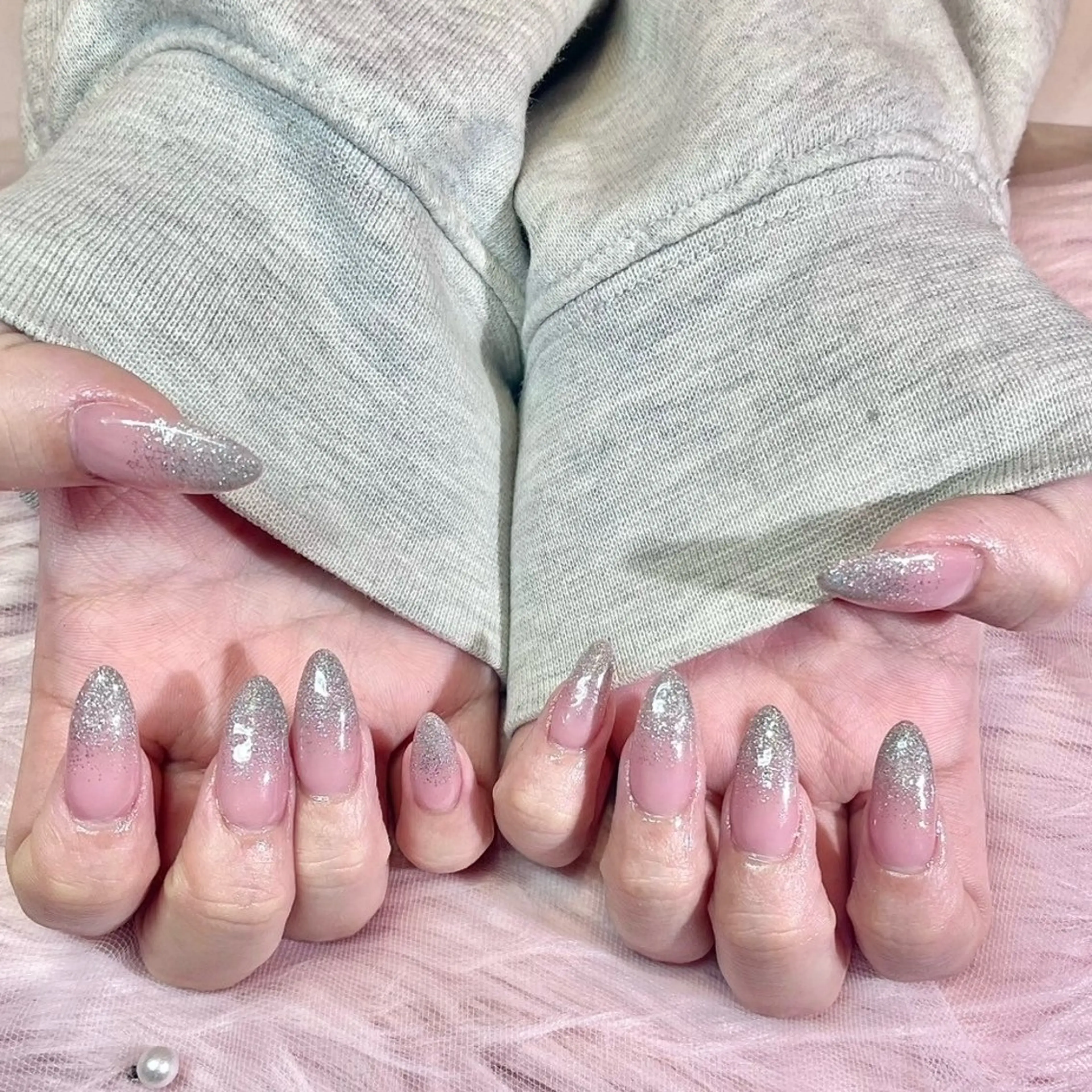 長さだし10本ラメグラデーション＋２つパーツ付き　　ベースカラー有り＋500円　　※日時限定の写真