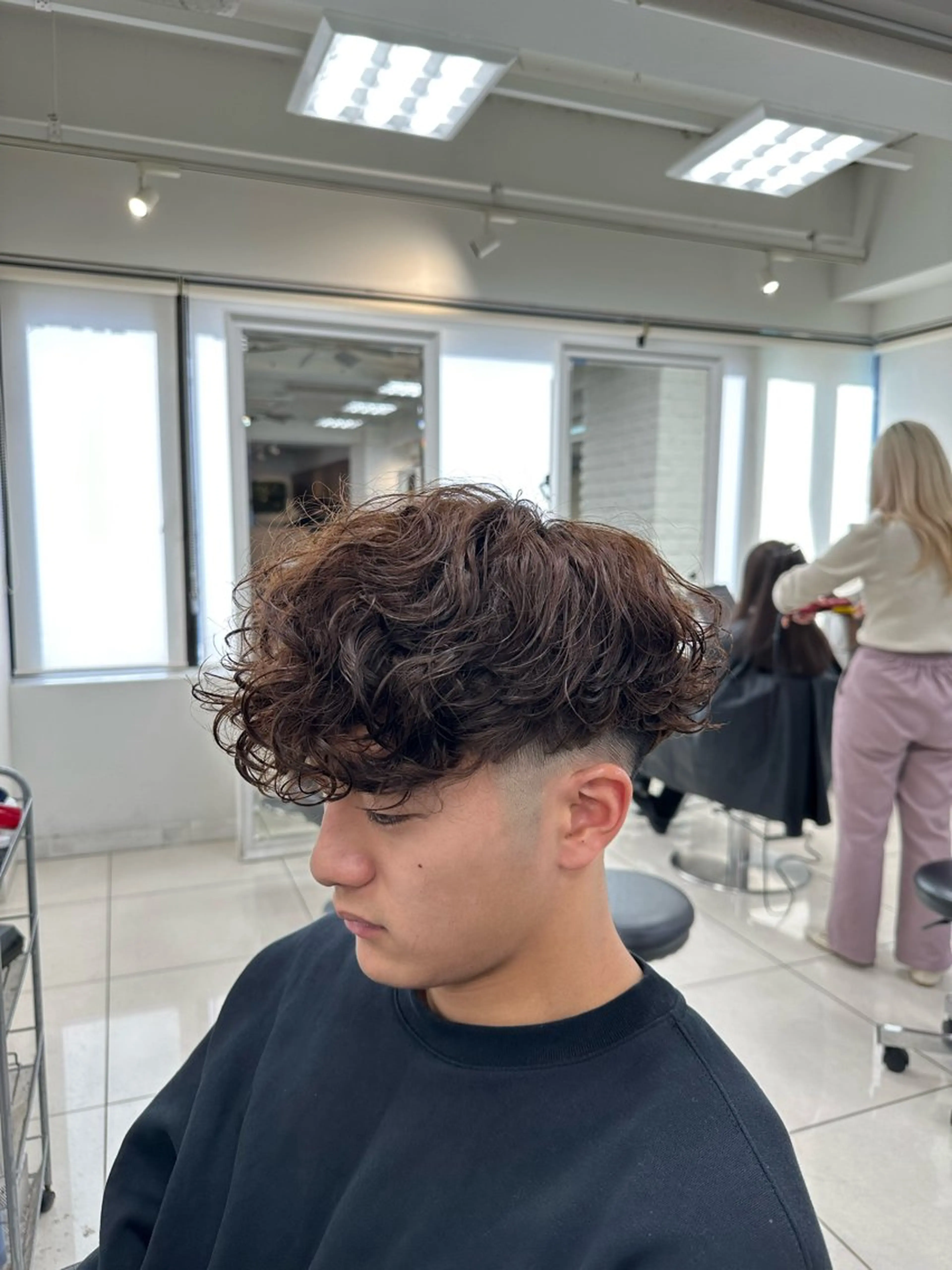 ショート カラー パーマ メンズ スペインカール ブラウンカラー カット ヘアカラー パーマ トリートメント フェザーパーマ職人 🪶ryosukeのヘアスタイル