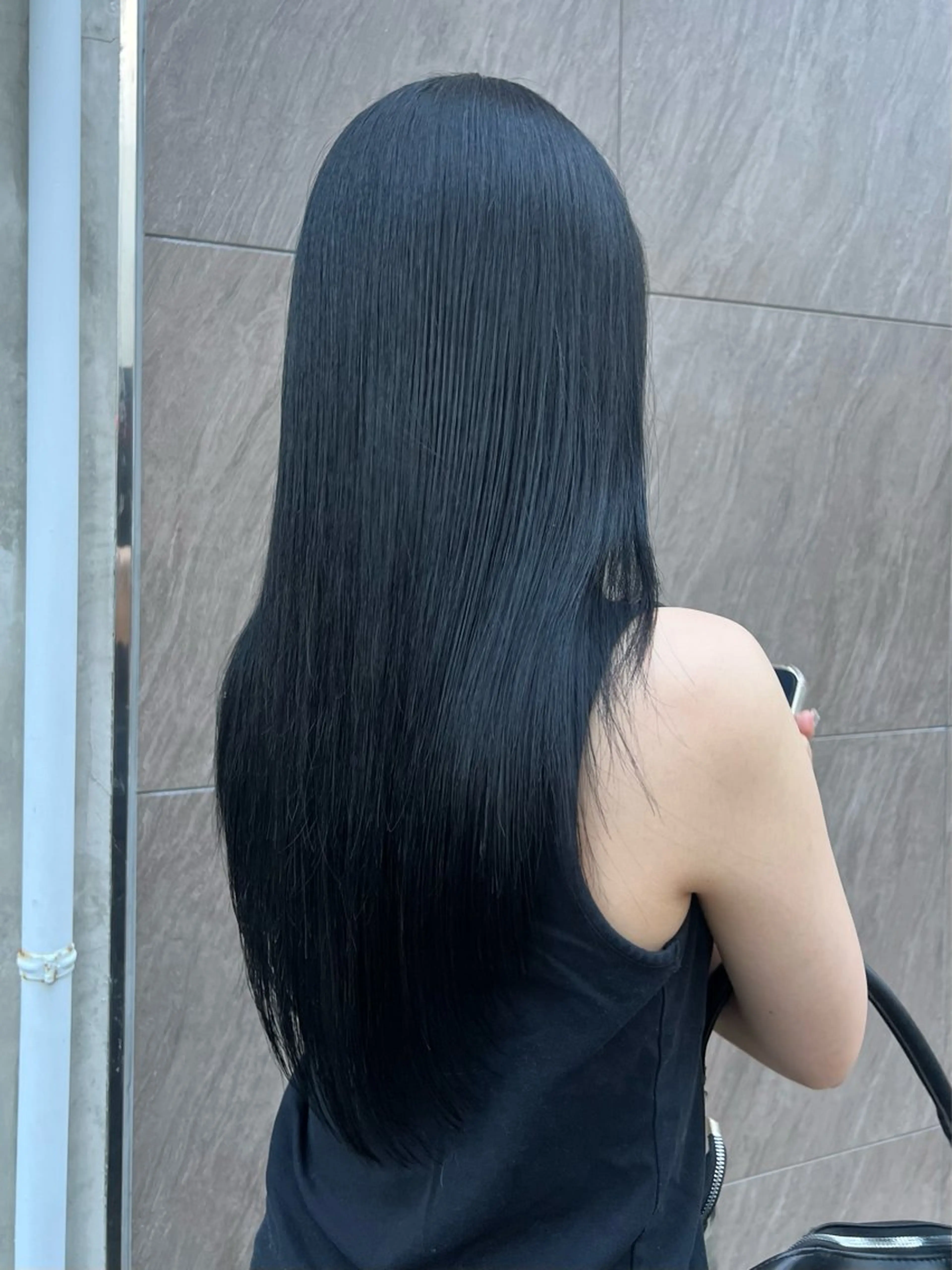 カラー 黒髪 ブルーカラー ブルーブラック 透明感カラー loely sayakaのヘアスタイル
