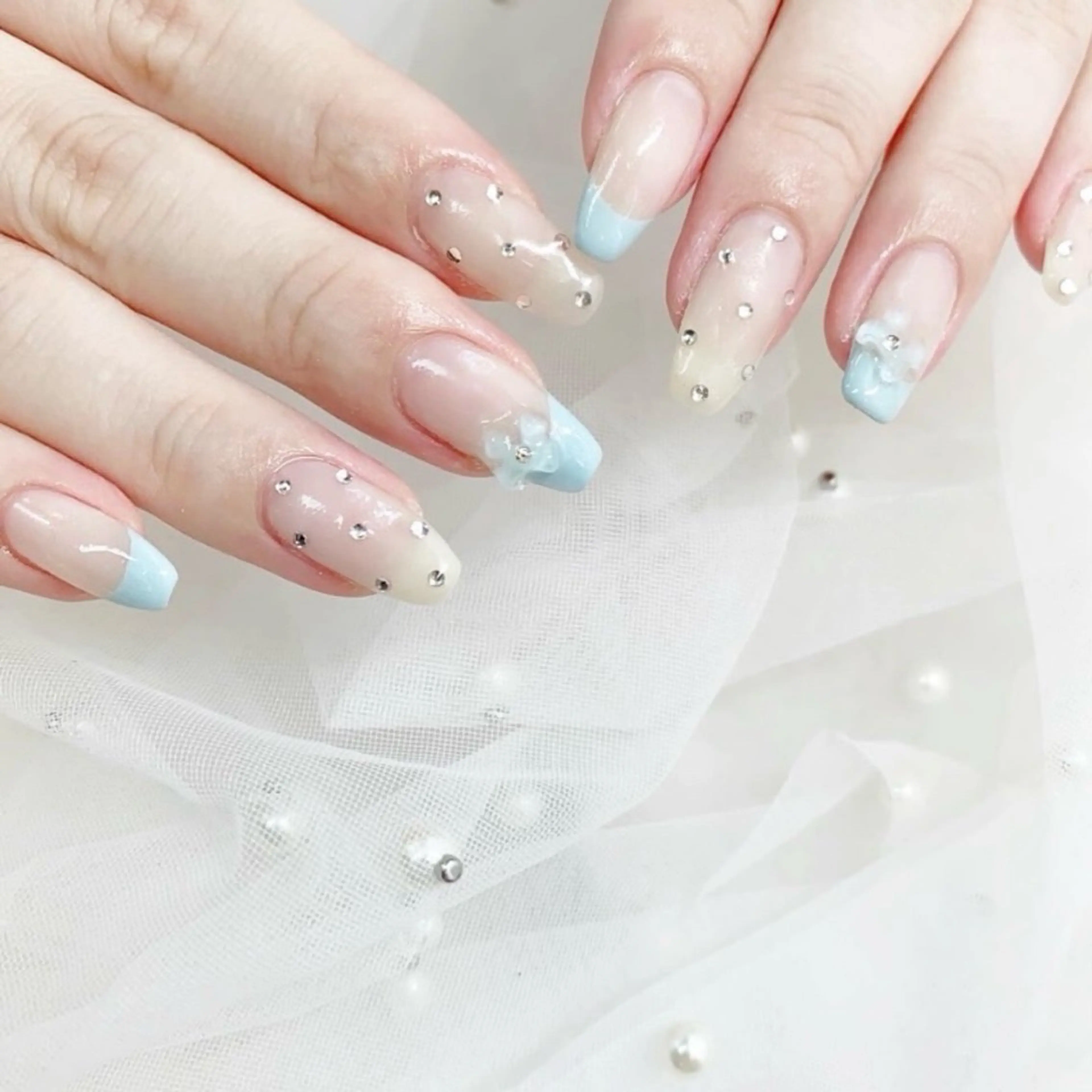 ネイル ドット フレンチネイル リボン ハンドネイル フットネイル Nailsalon mui.所属・中家 亜紗子のネイルデザイン