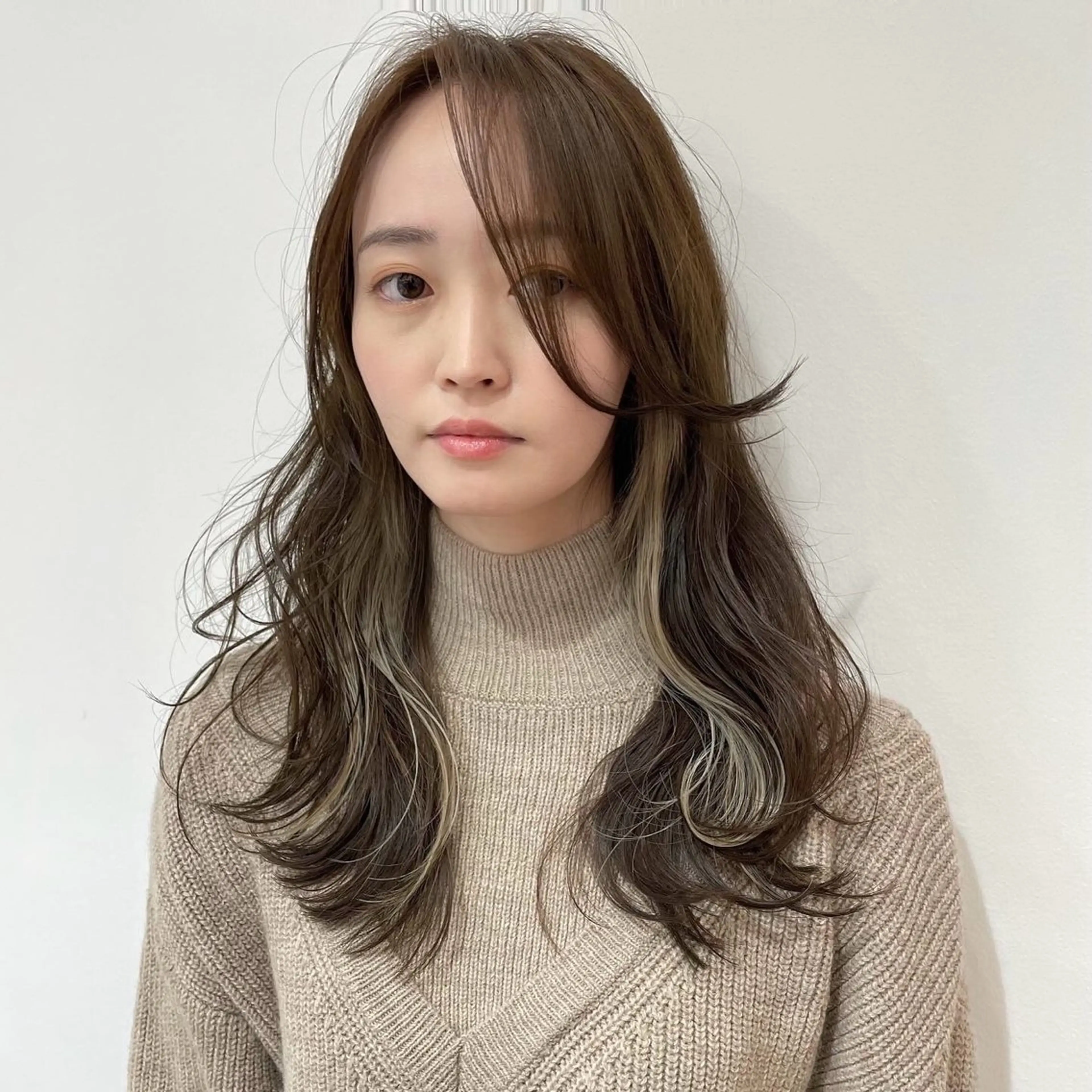 ロング カラー ベージュカラー イヤリングカラー グレージュ インナーカラー オリーブベージュ 堀江将太朗/恵比寿/ メンズカットのヘアスタイル