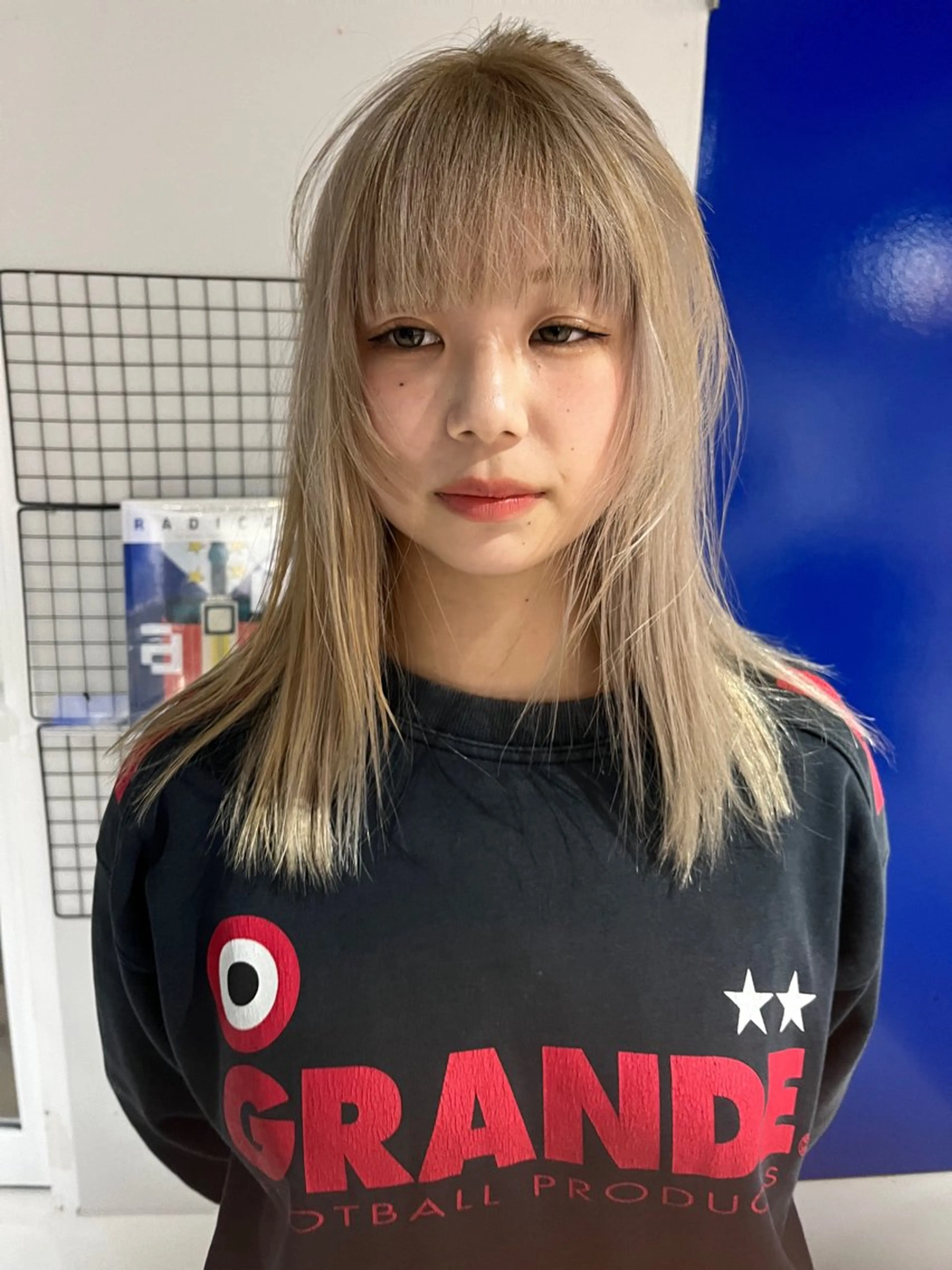 セミロング カラー ブリーチ ハイトーンカラー インナーカラー カット ヘアカラー AOI ハイトーン/ボブのヘアスタイル