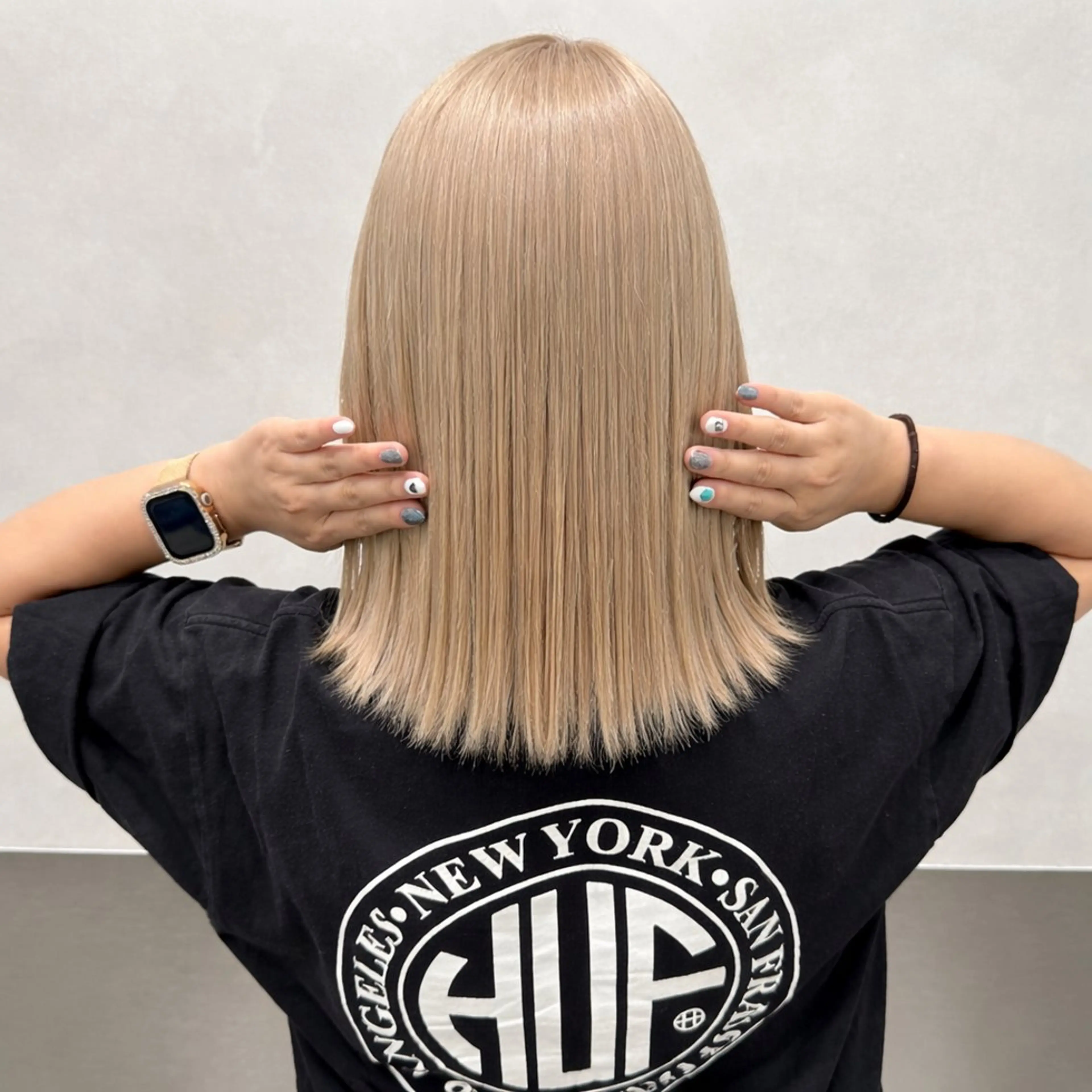 ミディアム カラー ベージュカラー ブリーチ ケアブリーチ ハイトーンカラー ミルクティーベージュ ヘアカラー トリートメント ヘアセット ✨ブリーチ支持No1 複雑履歴修正/舘岡のヘアスタイル