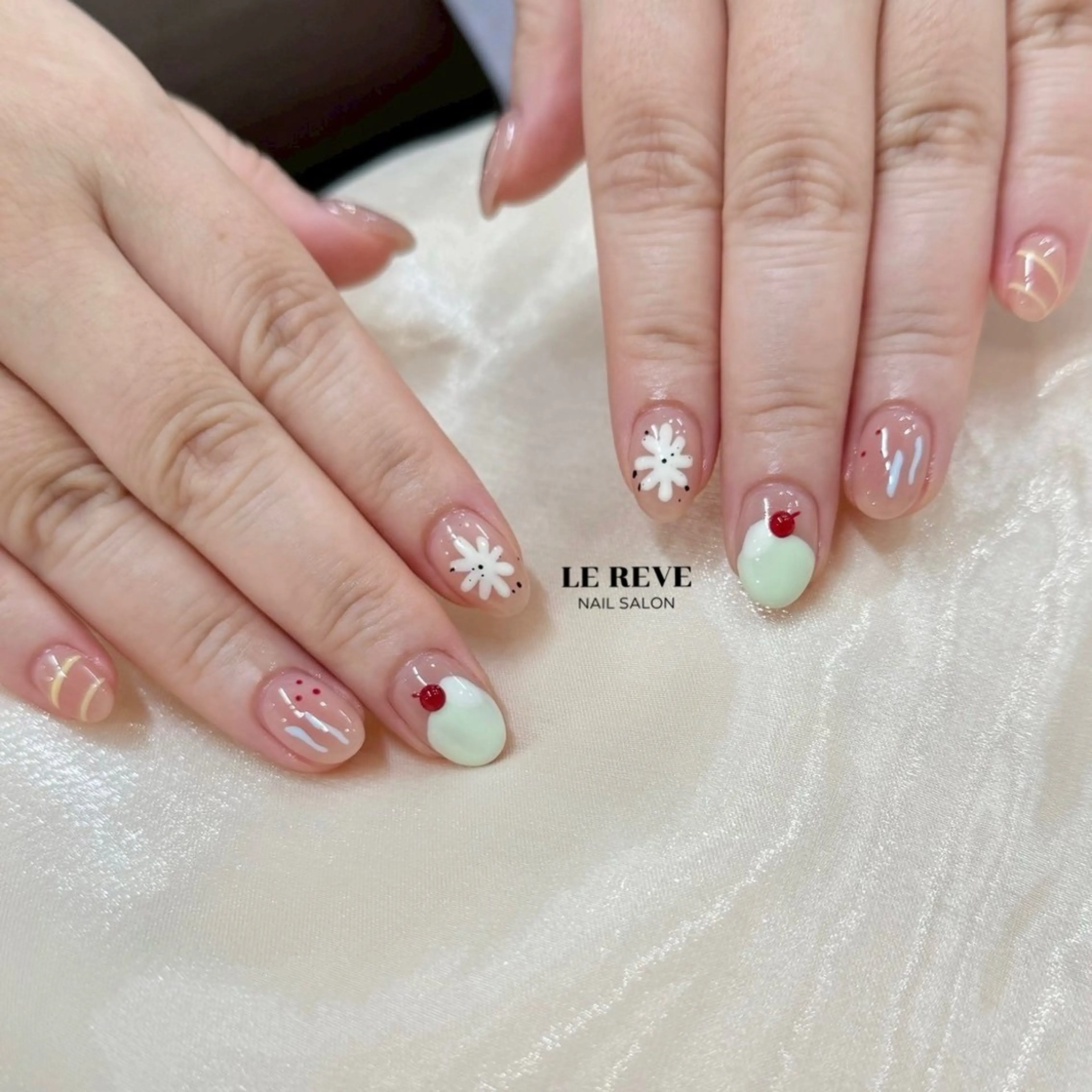 ネイル 韓国ネイル ニュアンスネイル シンプルネイル 夏ネイル ワンホンネイル ハンドネイル LE REVE nailsalonのネイルデザイン