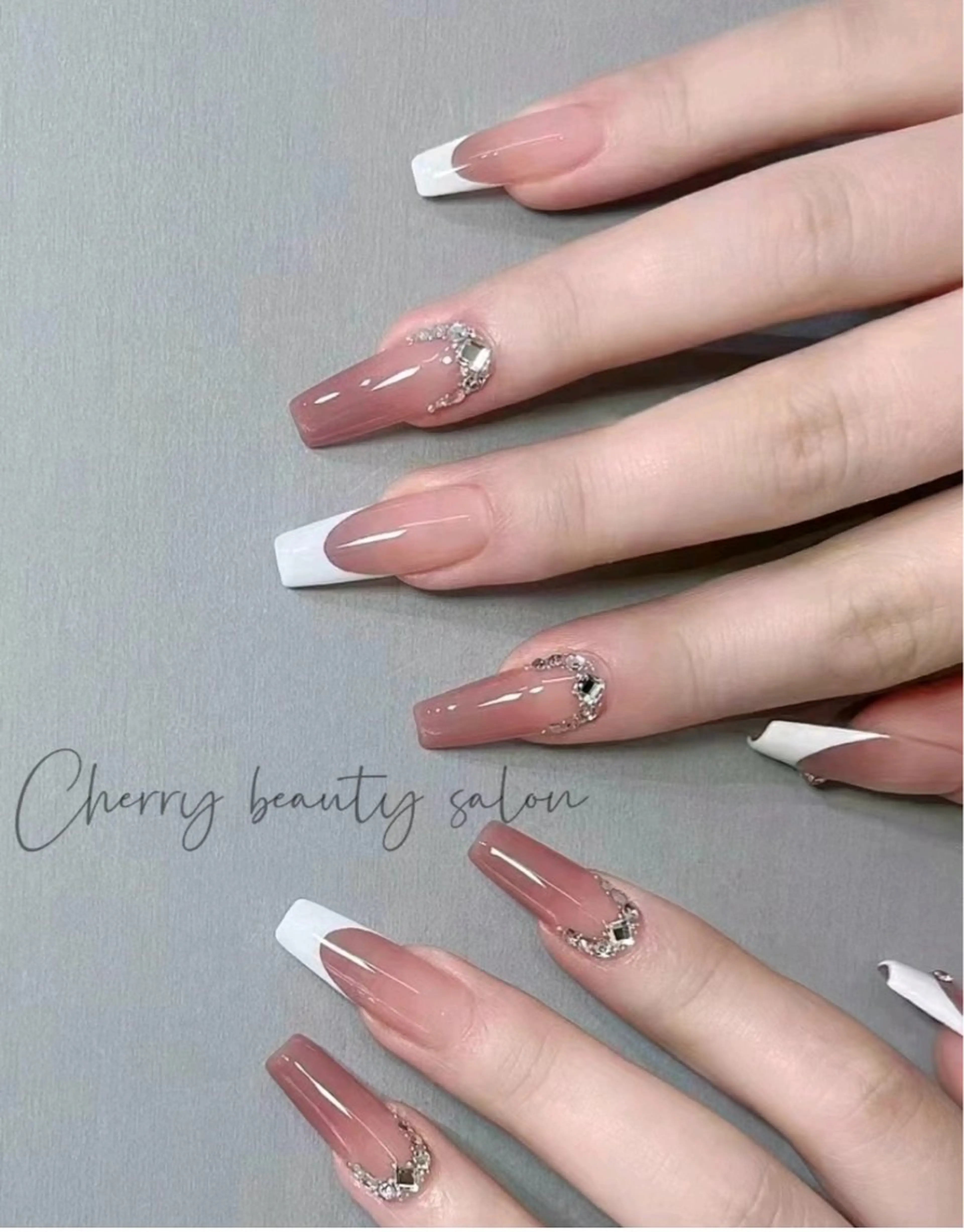 【チップ長さだし+ジェル】シンプル持ち込み120分やり放題の写真