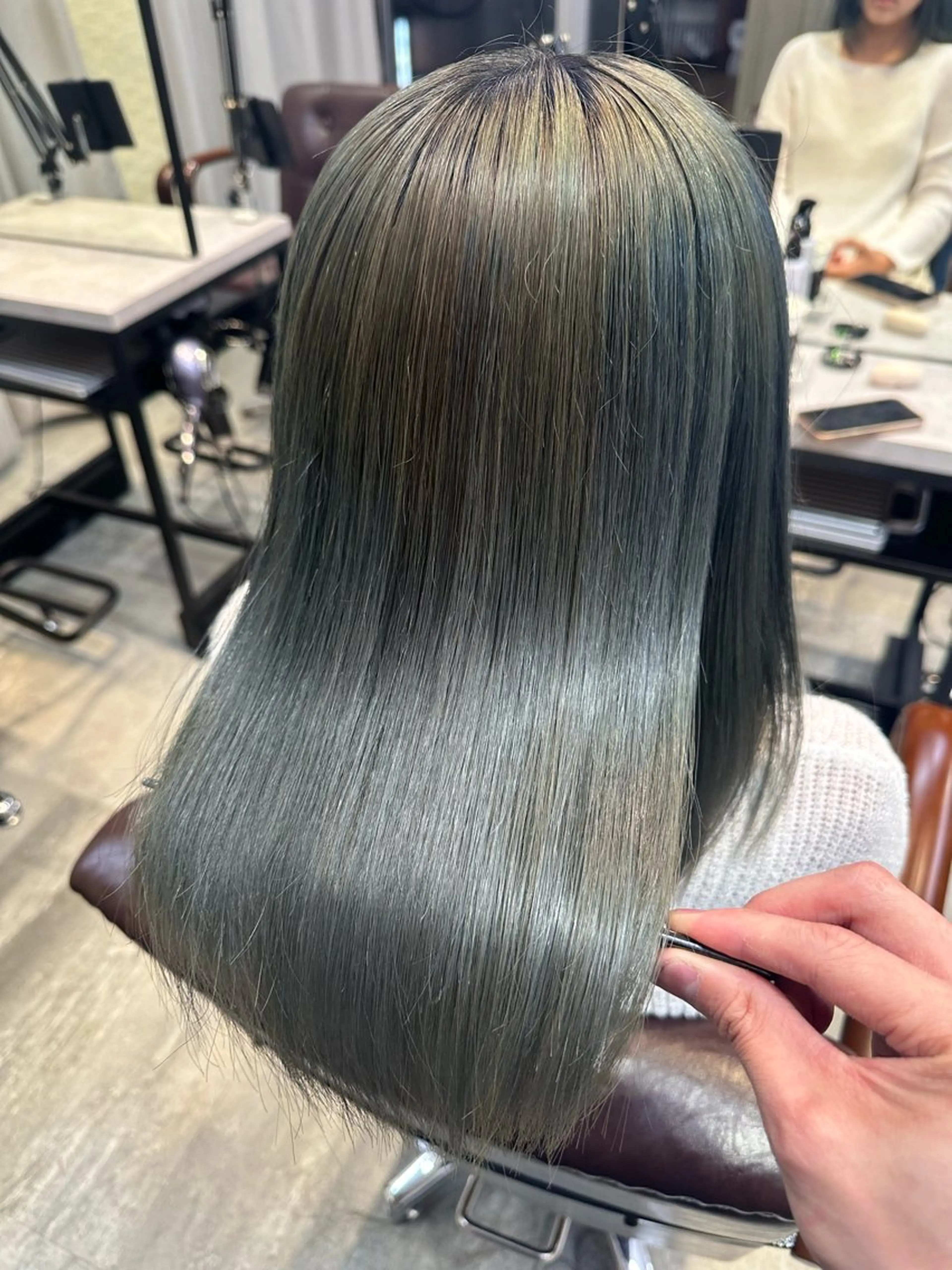 セミロング ハイライト レイヤーカット 縮毛矯正 カット 縮毛矯正 トリートメント ✨髪を傷ませない✨ 吉田ひじりのヘアスタイル