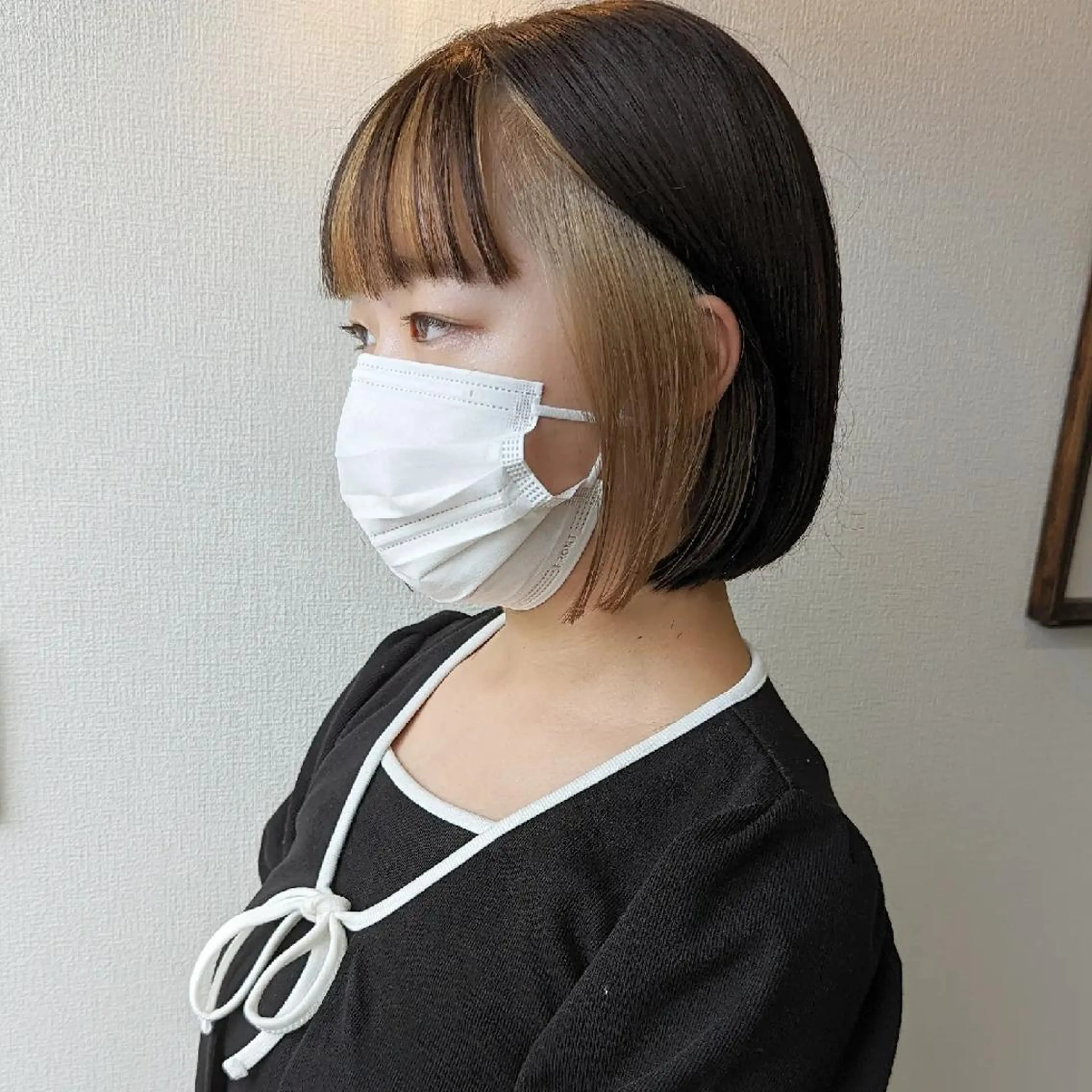 ミディアム ボブ ヘアカラー トリートメント ウルフ/レイヤー/ ブリーチ/牧原歩夢のヘアスタイル