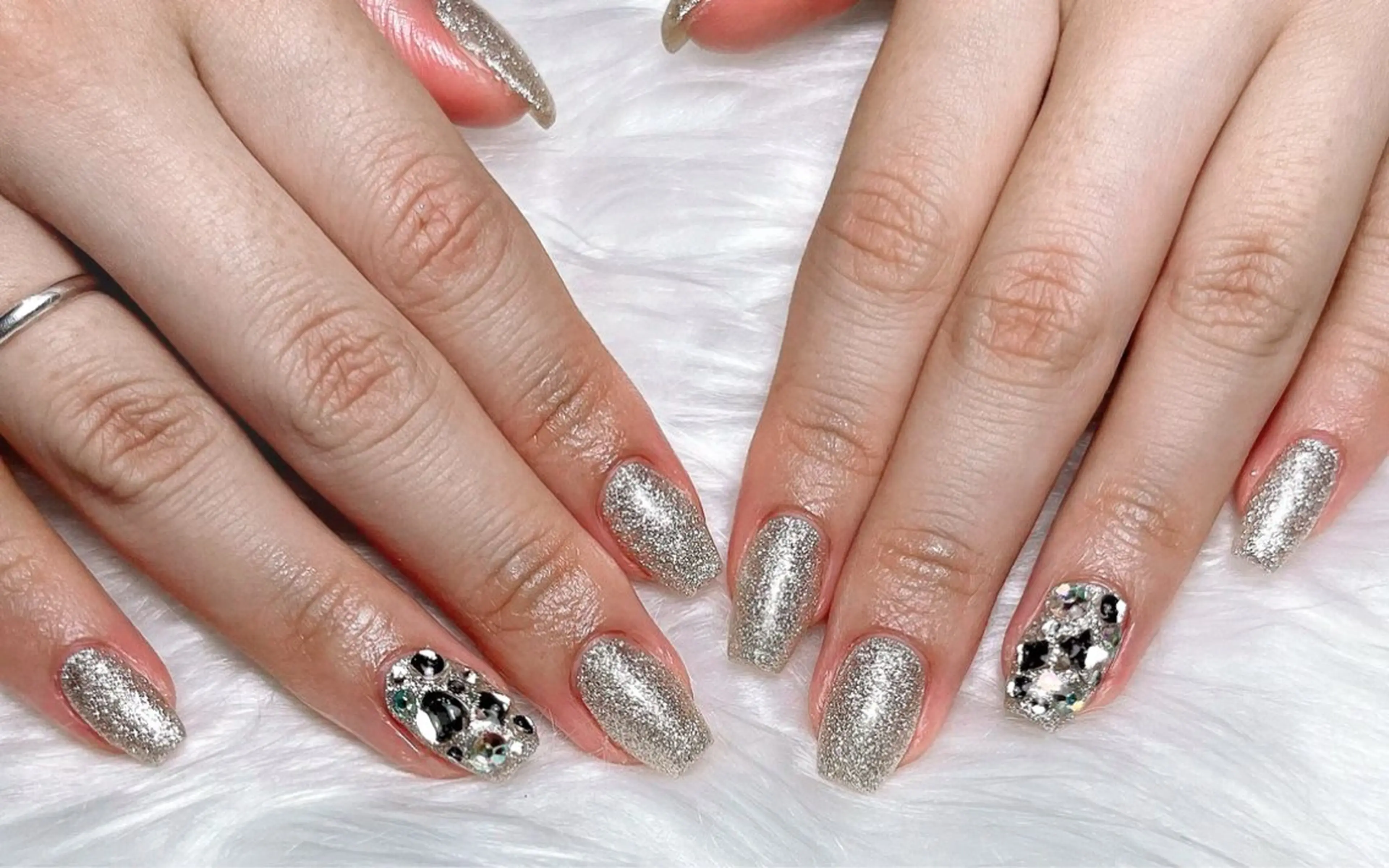 HAND✨埋め尽くし2本+ワンカラーorラメグラデーション🧸ハンドケア付き💖フット変更🉑の写真