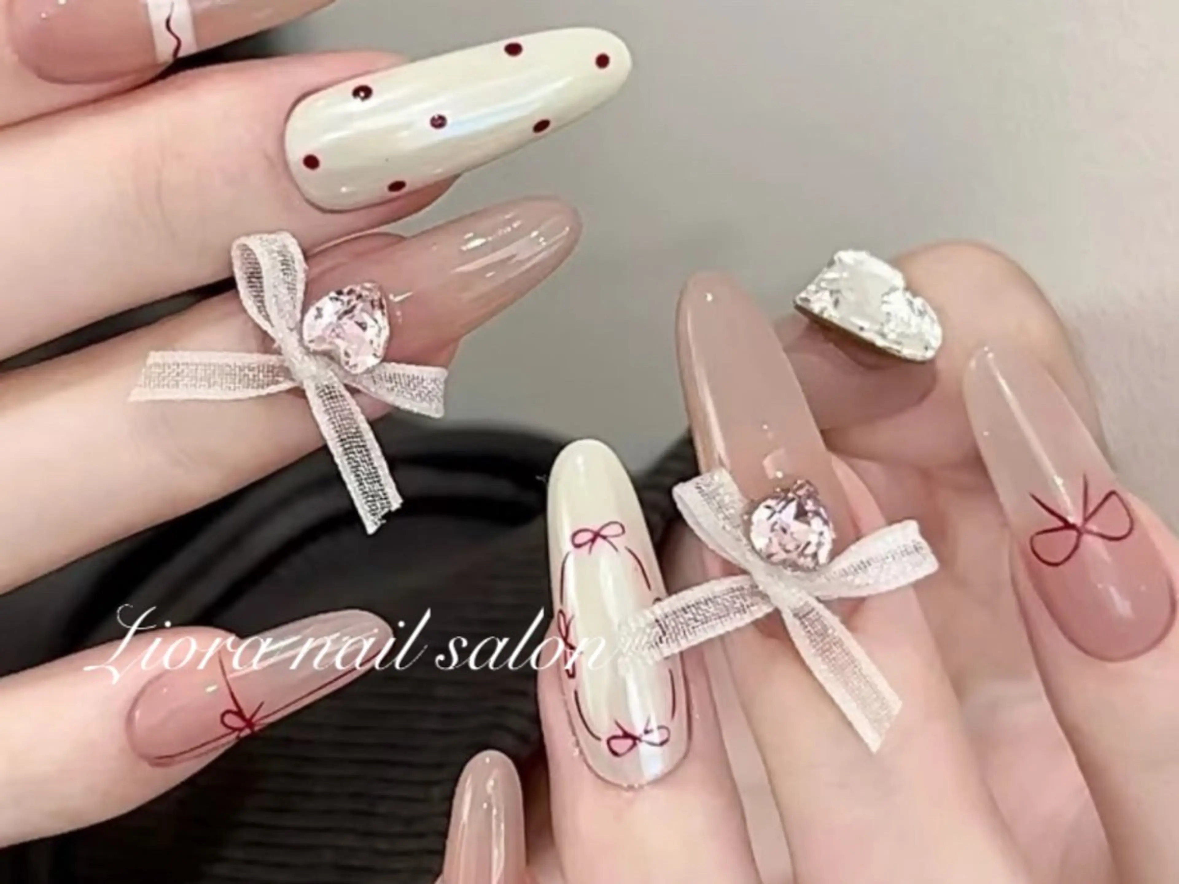 ネイル フレンチネイル ジェルネイル ガーリー グラデーション キラキラネイル ハンドネイル Liora nail 1のネイルデザイン