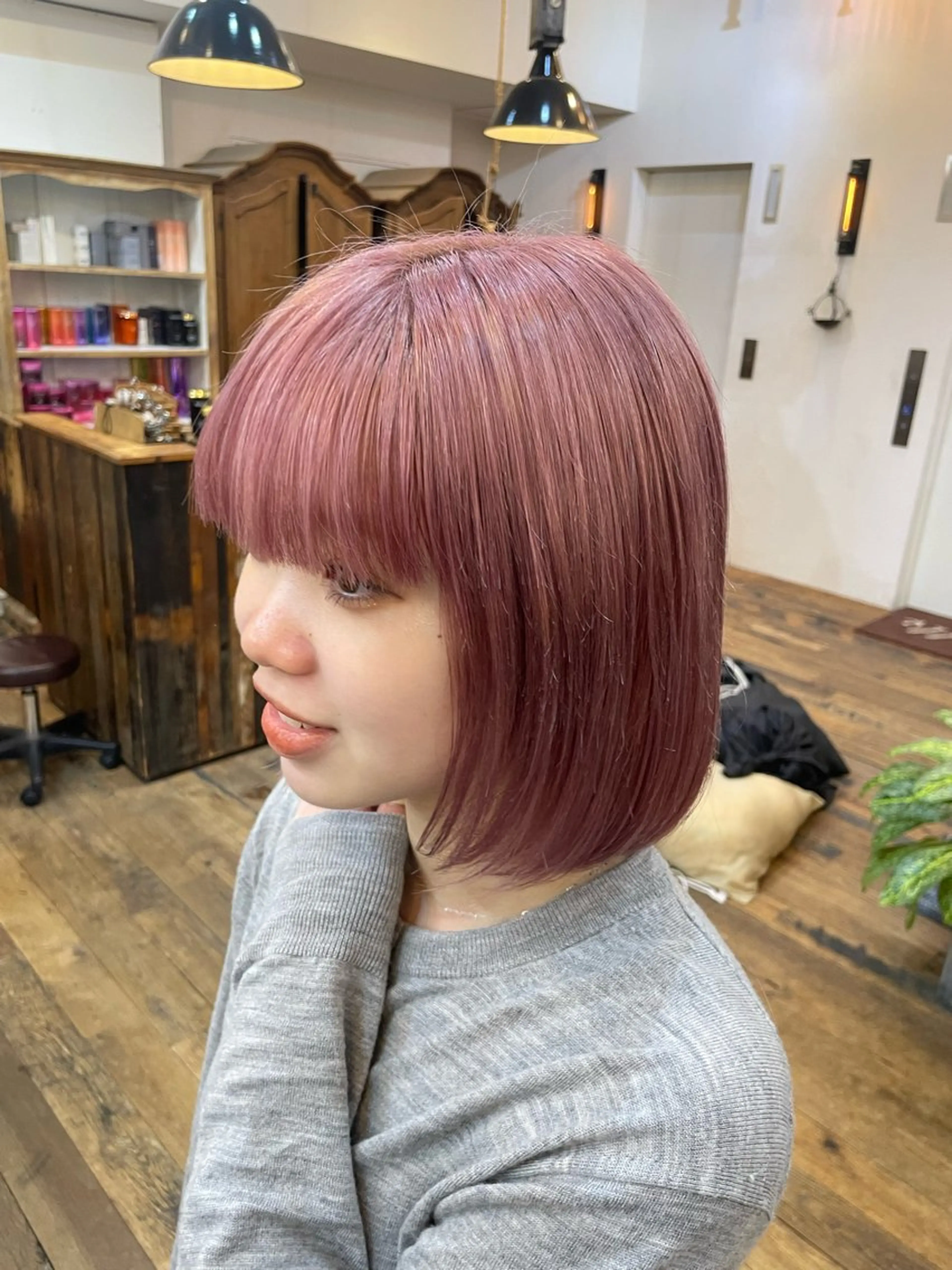 ミディアム カラー ブリーチ ピンクカラー 似合わせカット‪// 鶴我万唯華のヘアスタイル