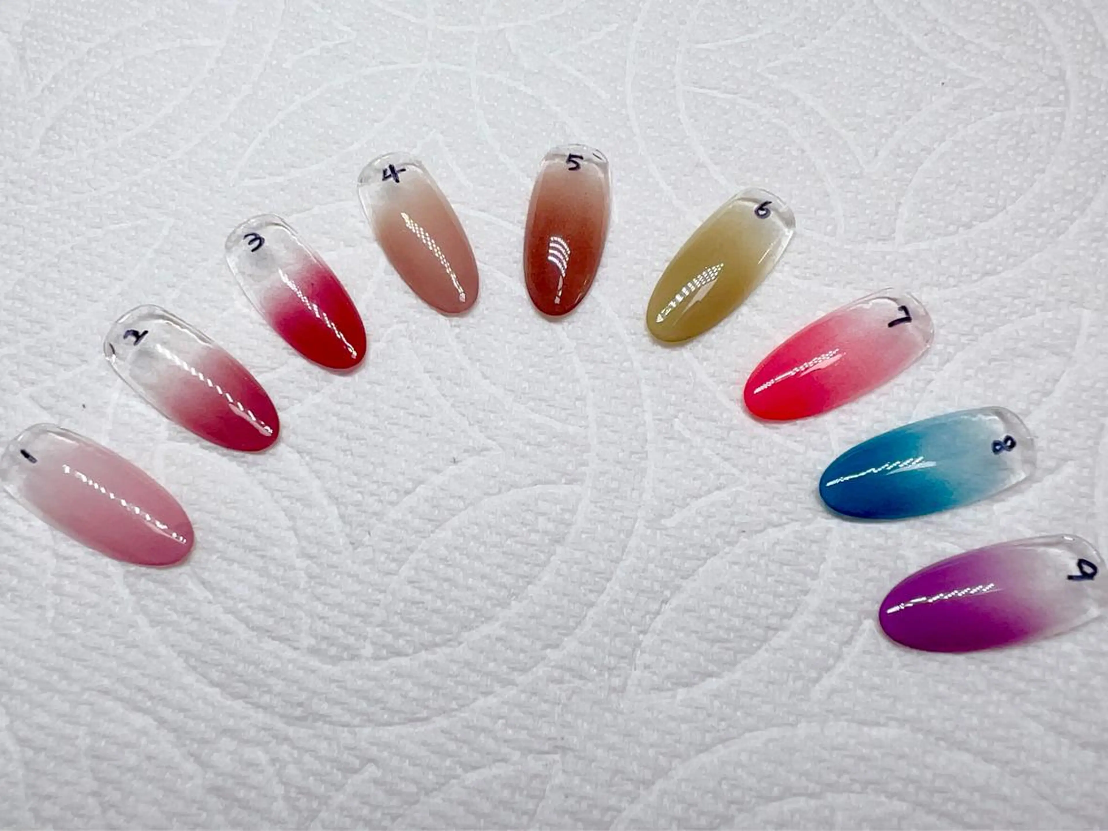 ネイル ✨ Elf スタッフのネイルデザイン