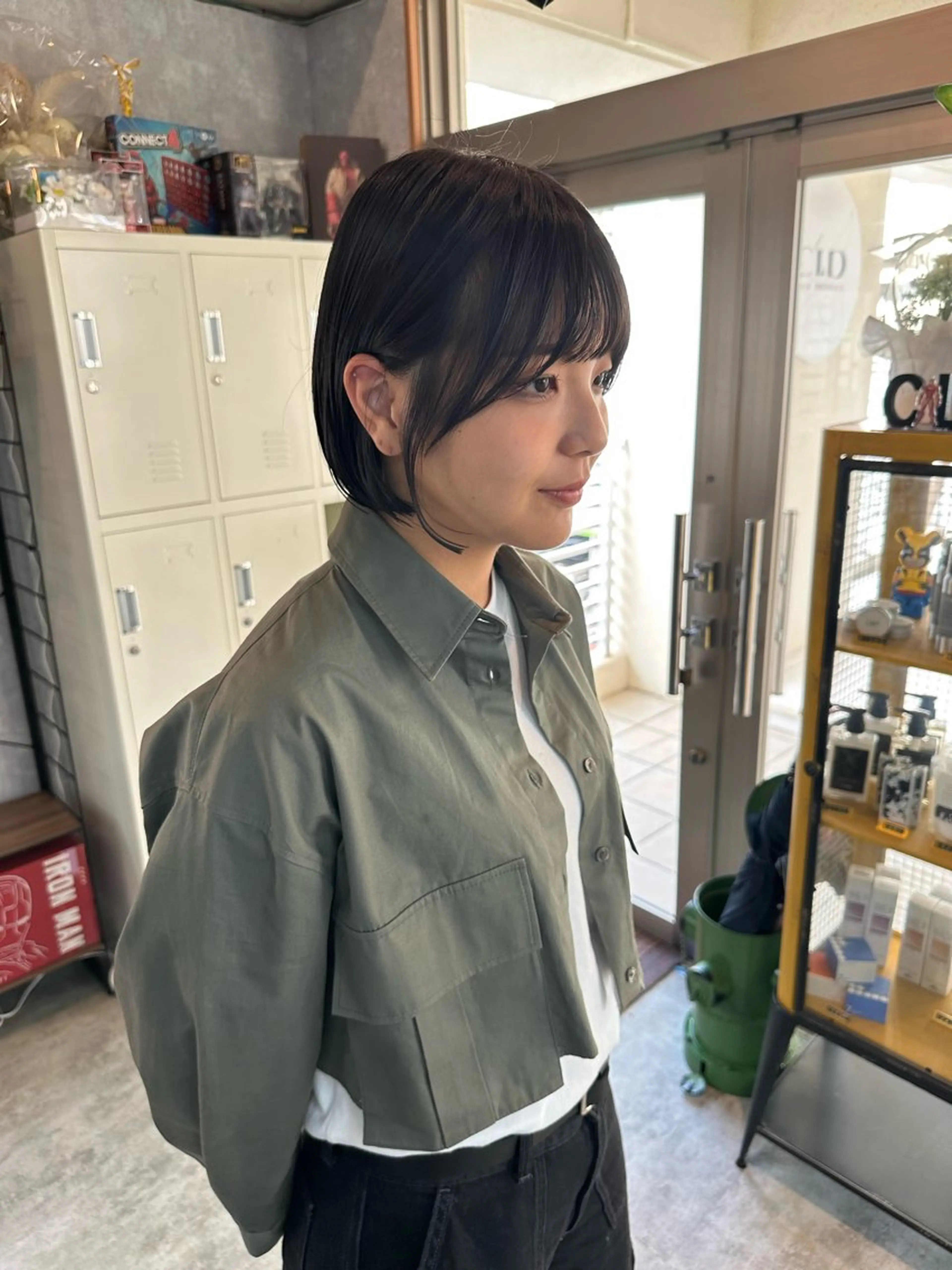 ショート 切りっぱなしボブ ショートボブ ハンサムショート 丸みショート ボブ カット ヘアカラー トリートメント モテ髪/ボブ/ショー ト/アダチフウトのヘアスタイル