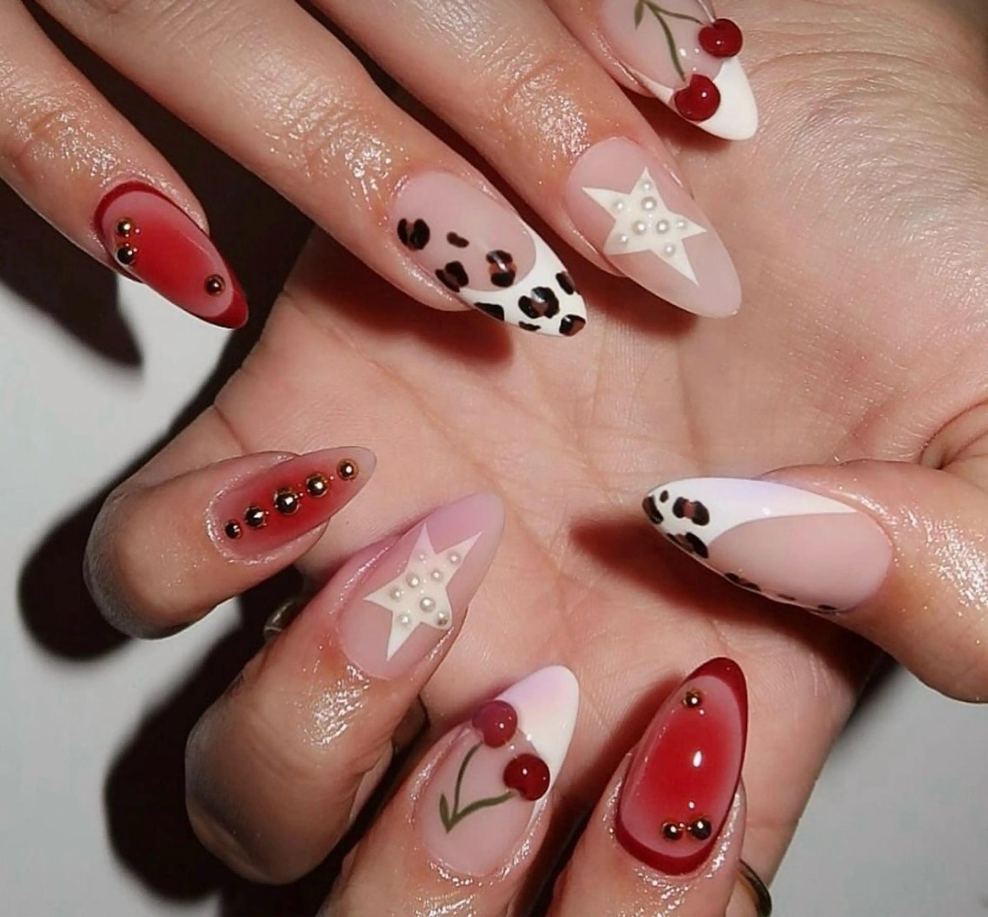 スペジャルチップ長さ出し10本持ち込みデザインネイル(パーツ、スートン、シール付けーデザイン10本🎀)の写真