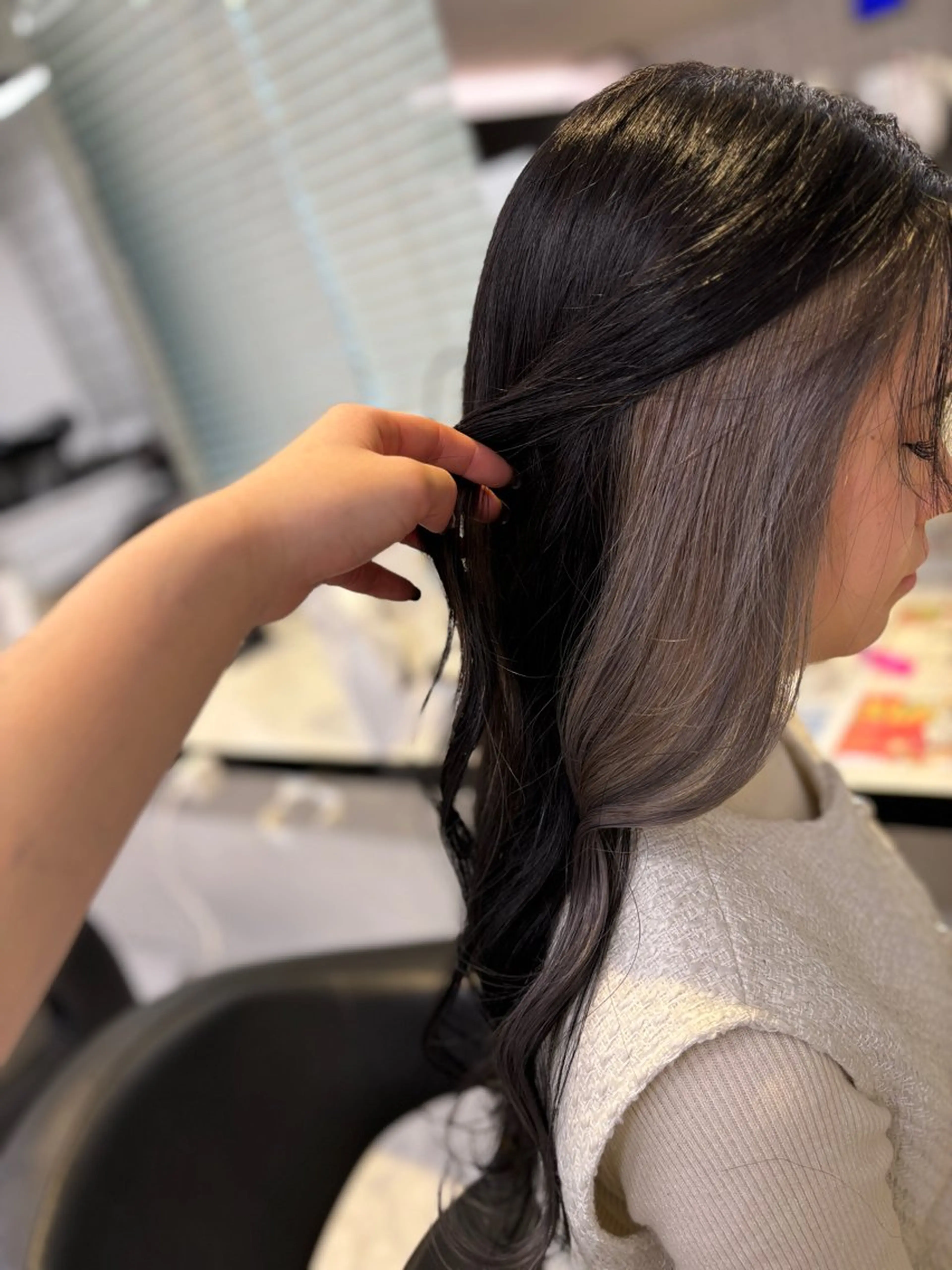 ロング カラー ブリーチ デザインカラー ダブルカラー イヤリングカラー インナーカラー ヘアカラー トリートメント 💙ハイトーン韓国風 色白ヘア💙manaのヘアスタイル