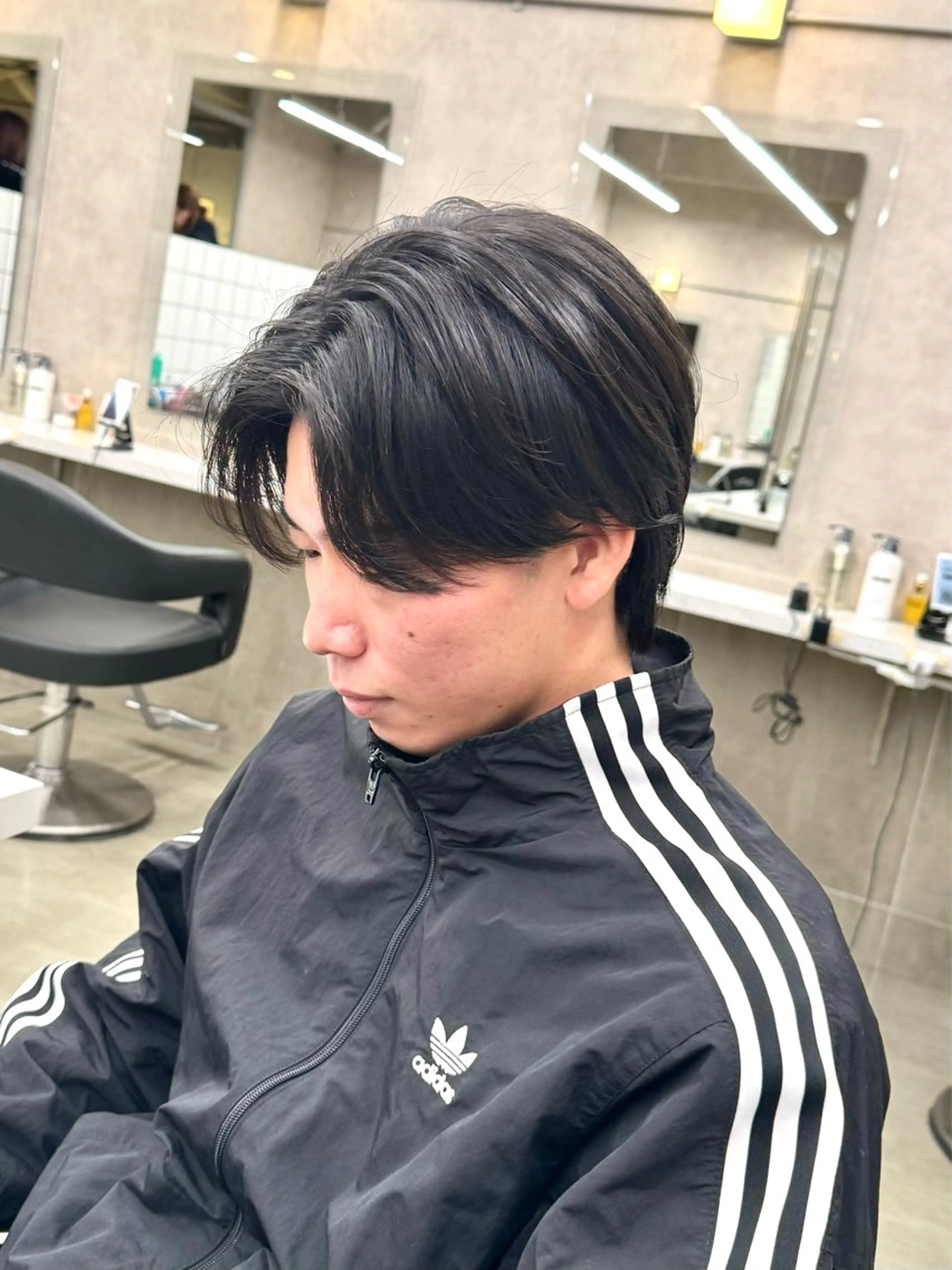 ミディアム パーマ ヘアアレンジ メンズ ミディアムパーマ メンズパーマ ニュアンスパーマ カット パーマ トリートメント ヘッドスパ ヘアセット 顔まわりカット の達人のヘアスタイル